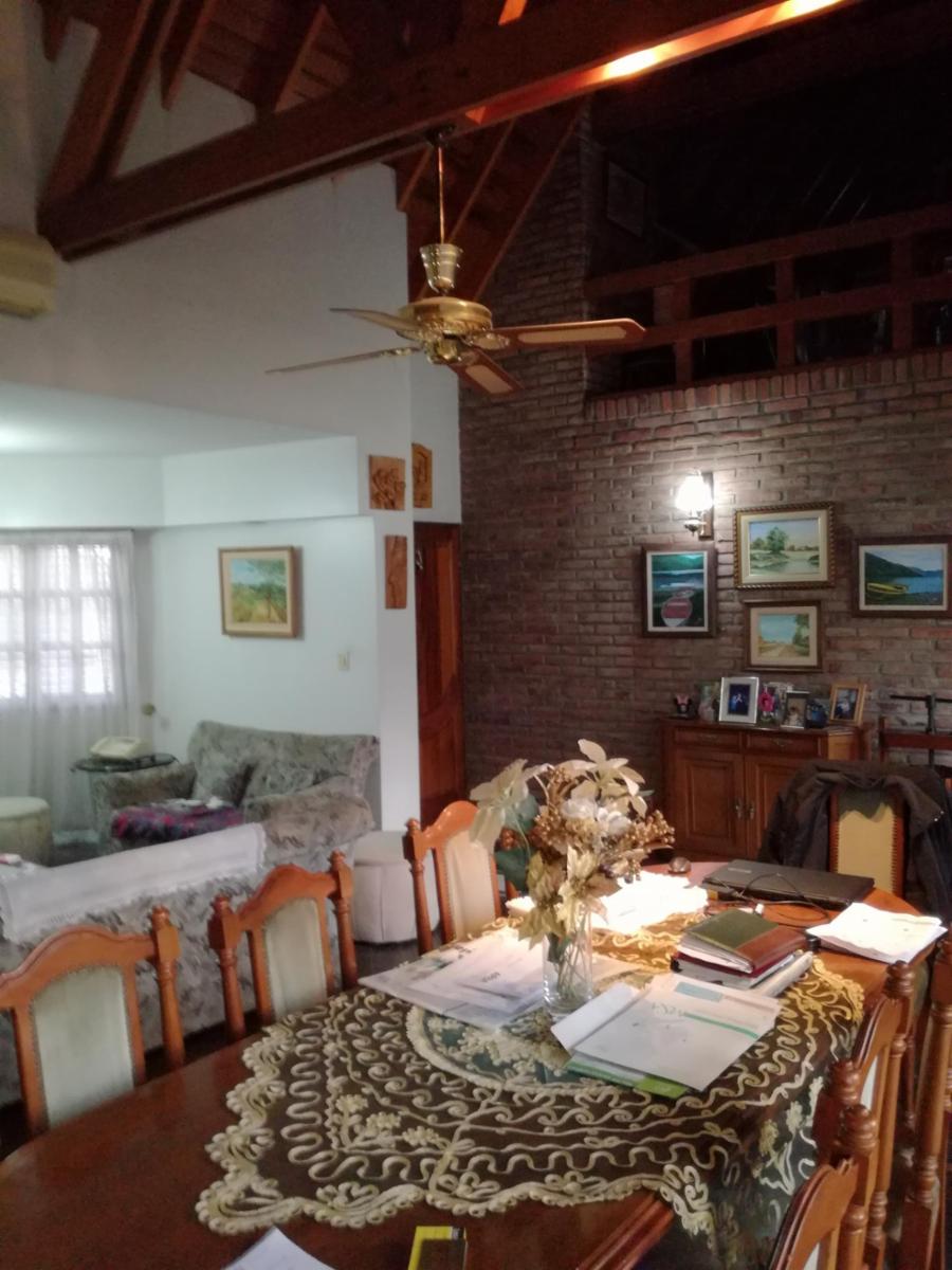 Gran Chalet 5 ambientes en excelente estado y ubicaciòn con gran parque — foto 9
