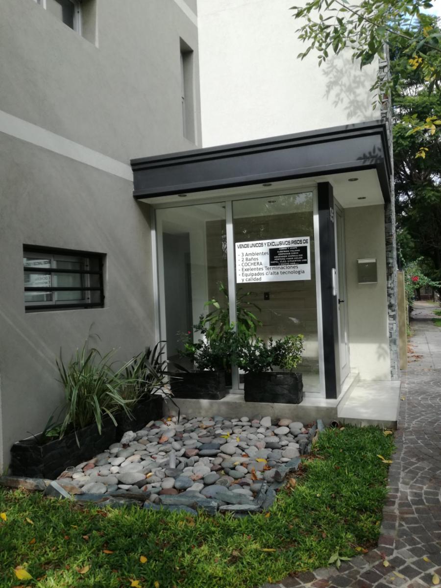 Unico piso 3 ambientes con cochera