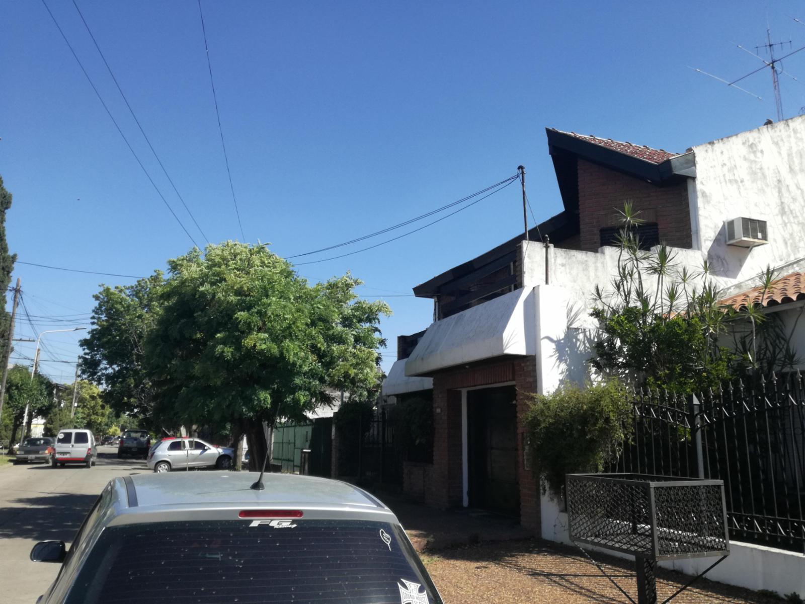 Excelente chalet 5 ambientes, con cochera pasante y otra casa 3 amb al fondo — foto 4