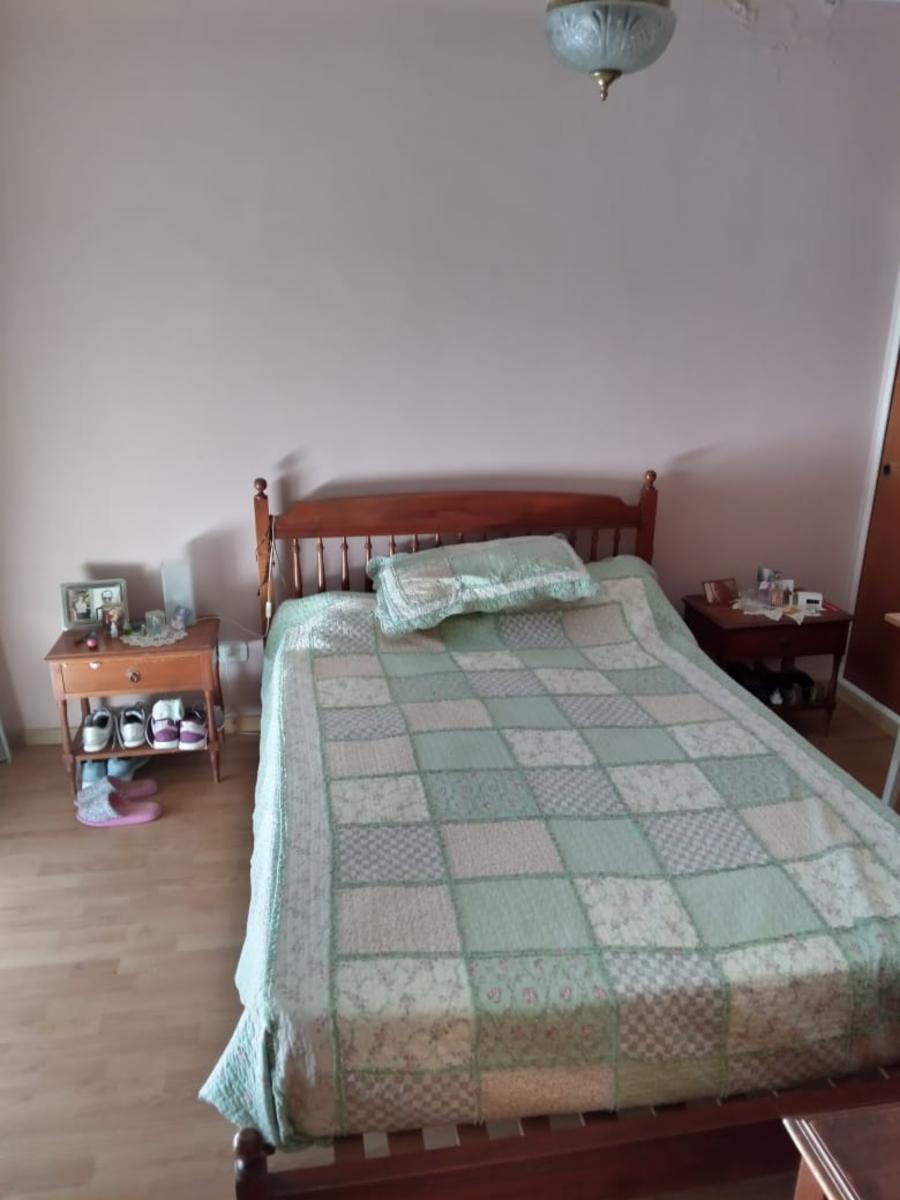 Hermoso chalet en esquina, 5 ambientes con cra y entrada p/auto — foto 9