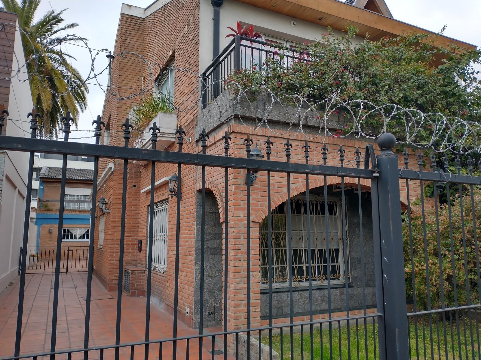 Impecable complejo privado de 3 casas. Venta en block o por separado — foto 6