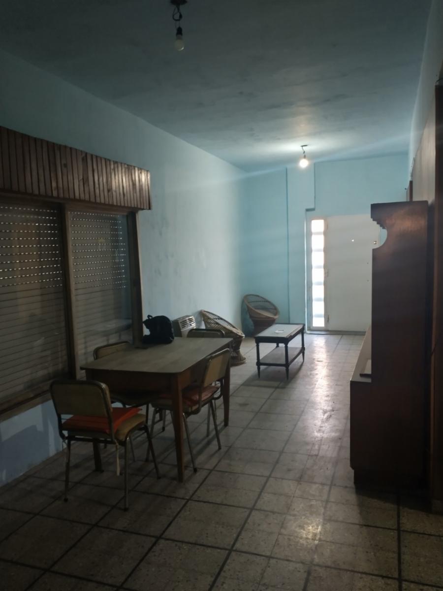 Casa 3 ambientes a refaccionar o lote ideal constructor — foto 2