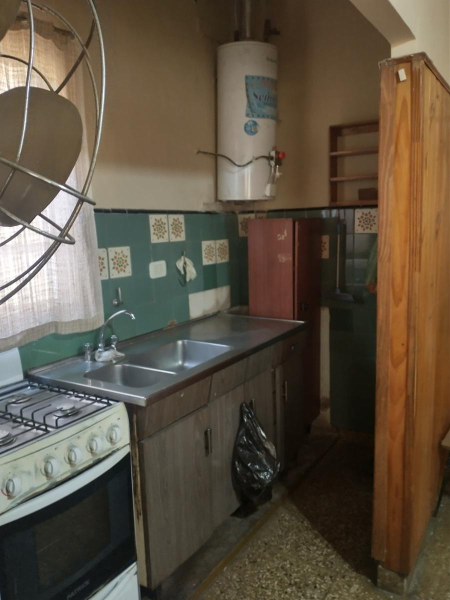 Casa 3 ambientes a refaccionar o lote ideal constructor — foto 9