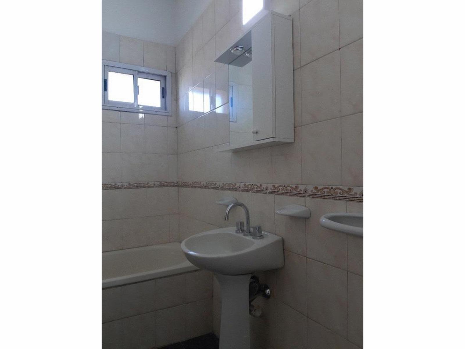 EXCELENTE DEPARTAMENTO DE 2 AMBIENTES EN PRIMER PISO A ESTRENAR UBICADO EN ESQUINA — foto 13