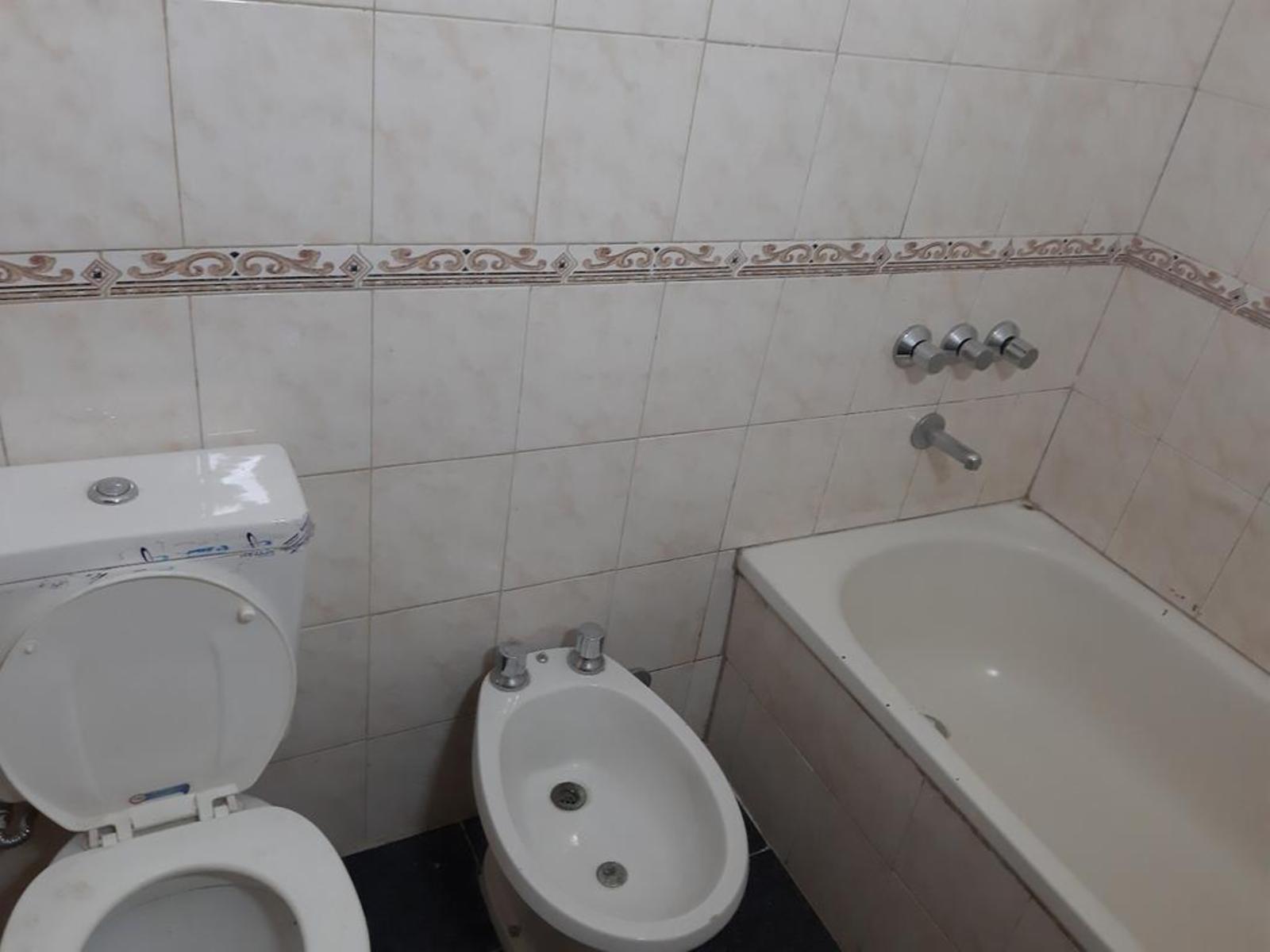 EXCELENTE DEPARTAMENTO DE 2 AMBIENTES EN PRIMER PISO A ESTRENAR UBICADO EN ESQUINA — foto 14