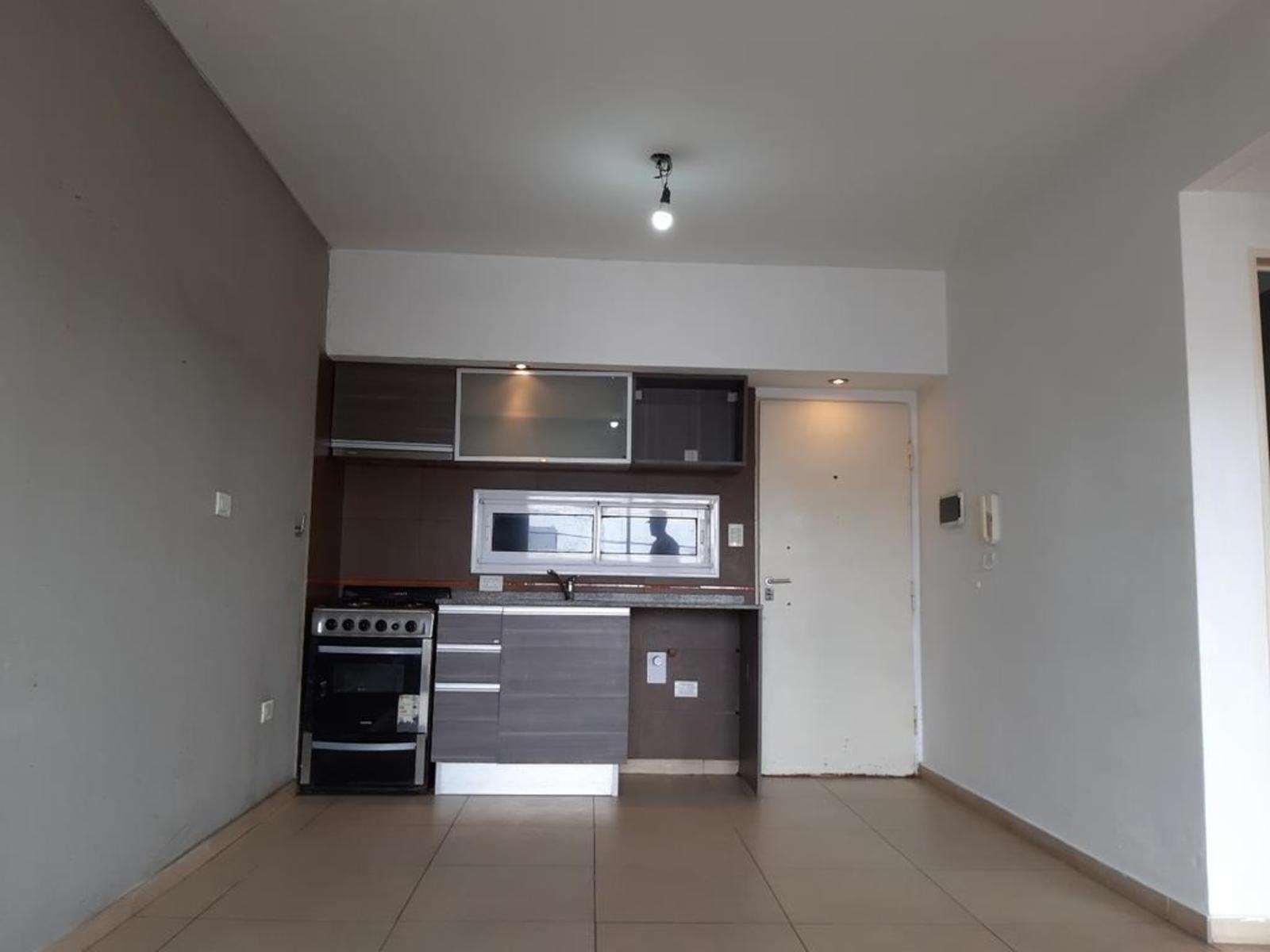 EXCELENTE DEPARTAMENTO DE 2 AMBIENTES AL FRENTE CON BALCÓN Y TERRAZA — foto 5