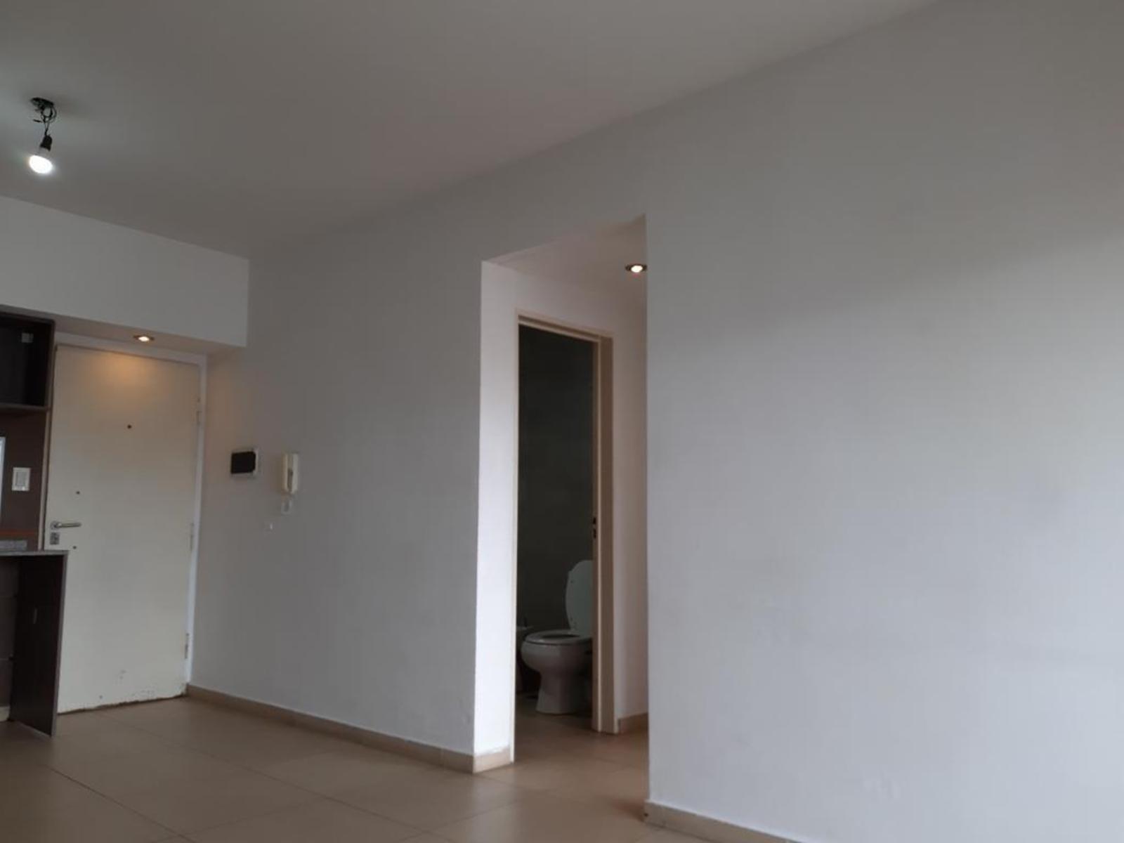 EXCELENTE DEPARTAMENTO DE 2 AMBIENTES AL FRENTE CON BALCÓN Y TERRAZA — foto 6