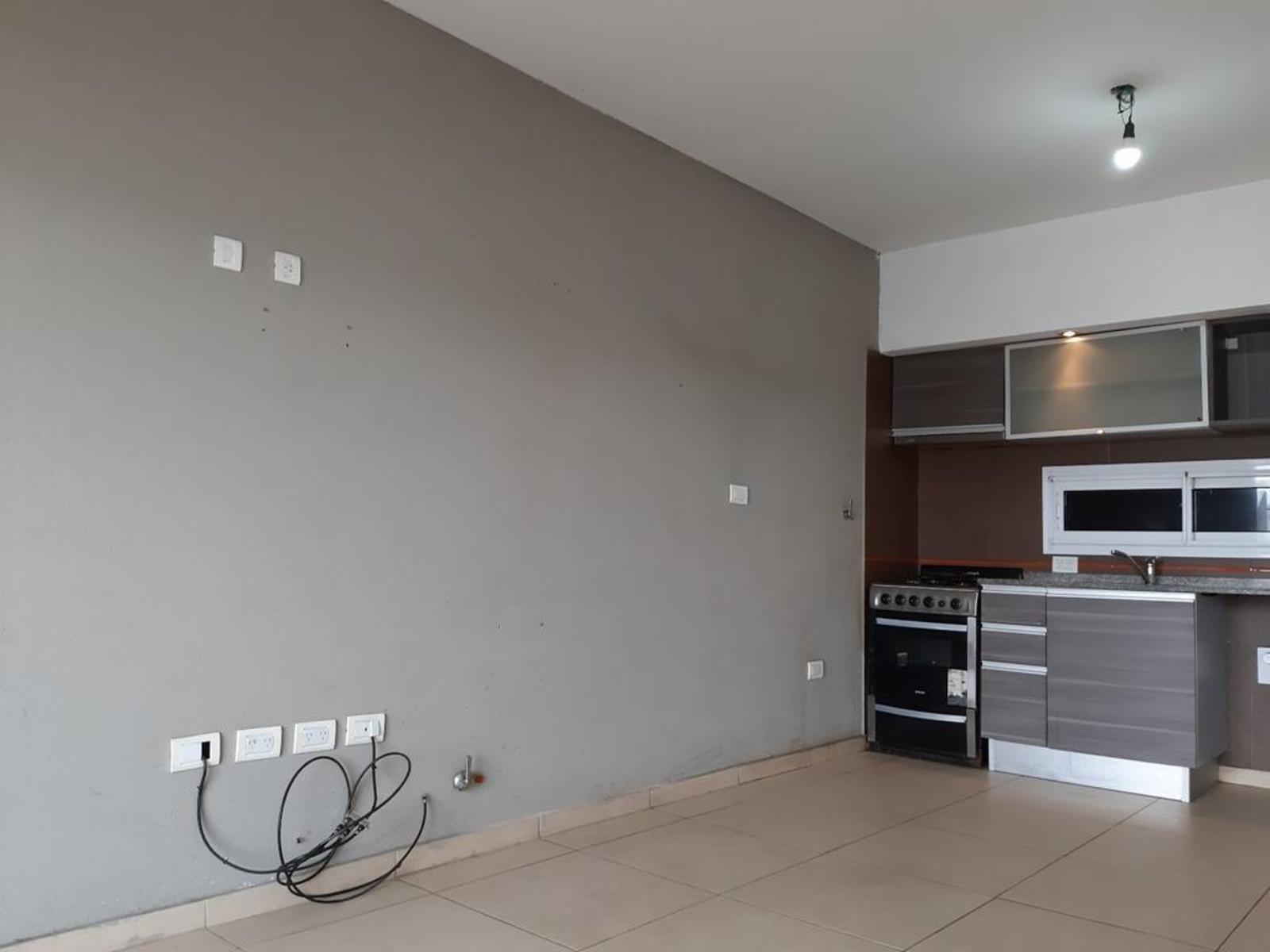 EXCELENTE DEPARTAMENTO DE 2 AMBIENTES AL FRENTE CON BALCÓN Y TERRAZA — foto 7