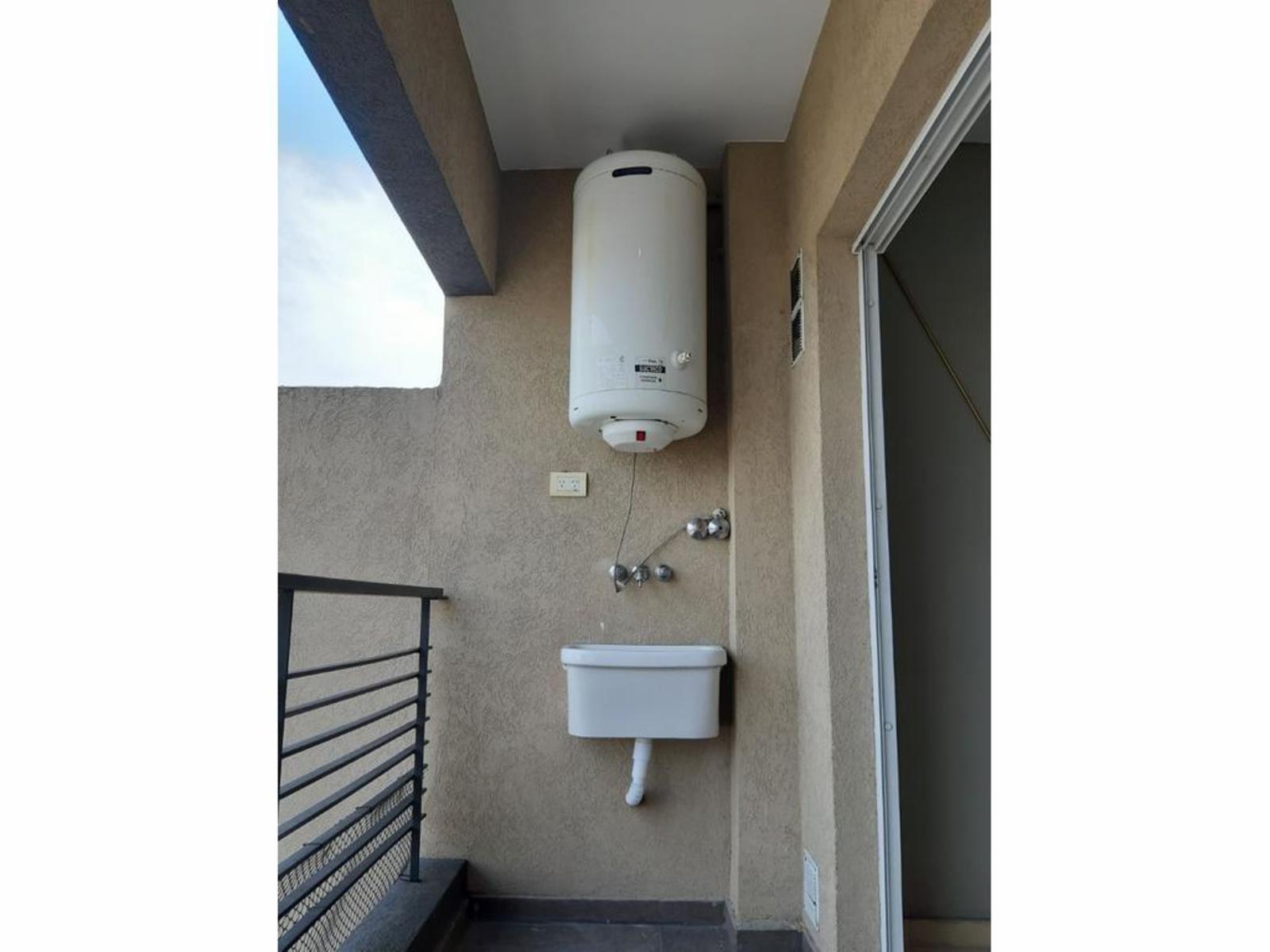 EXCELENTE DEPARTAMENTO DE 2 AMBIENTES AL FRENTE CON BALCÓN Y TERRAZA — foto 11