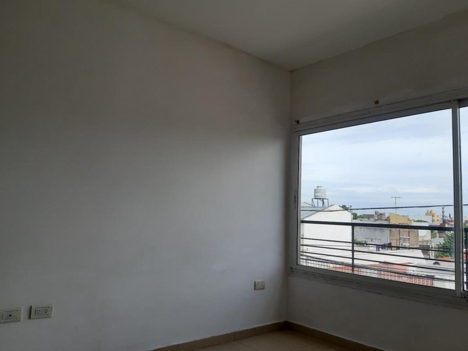 EXCELENTE DEPARTAMENTO DE 2 AMBIENTES AL FRENTE CON BALCÓN Y TERRAZA — foto 15