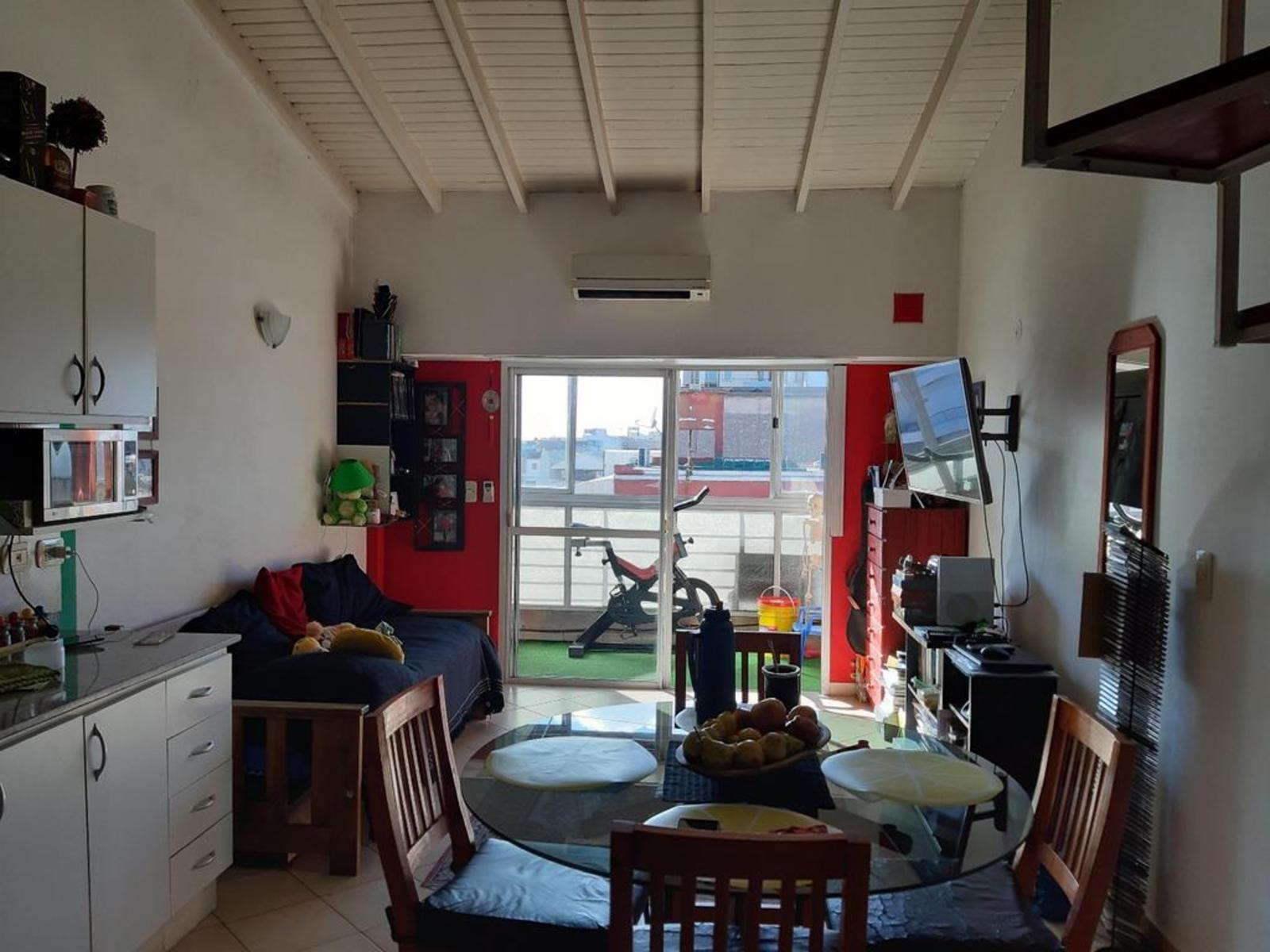 EXCELENTE MONOAMBIENTE CON BALCÓN Y ENTREPISO SOBRE AVENIDA SAN MARTÍN — foto 6