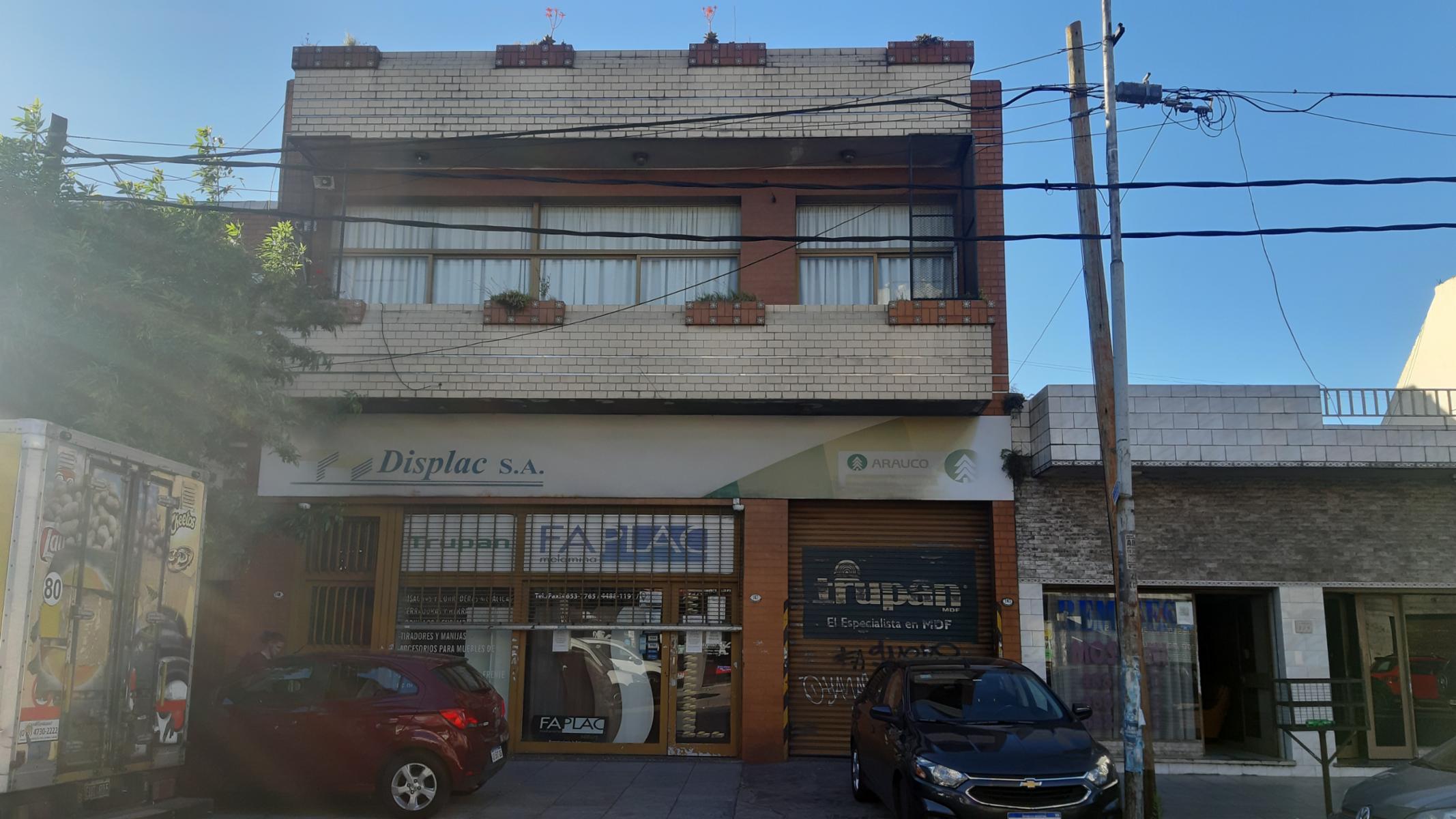 VENTA EN BLOCK DE 3 UNIDADES EN 3 PLANTAS SOBRE AV. MOSCONI CON LOCAL, OFICINAS, SALÓN Y VIVIENDA