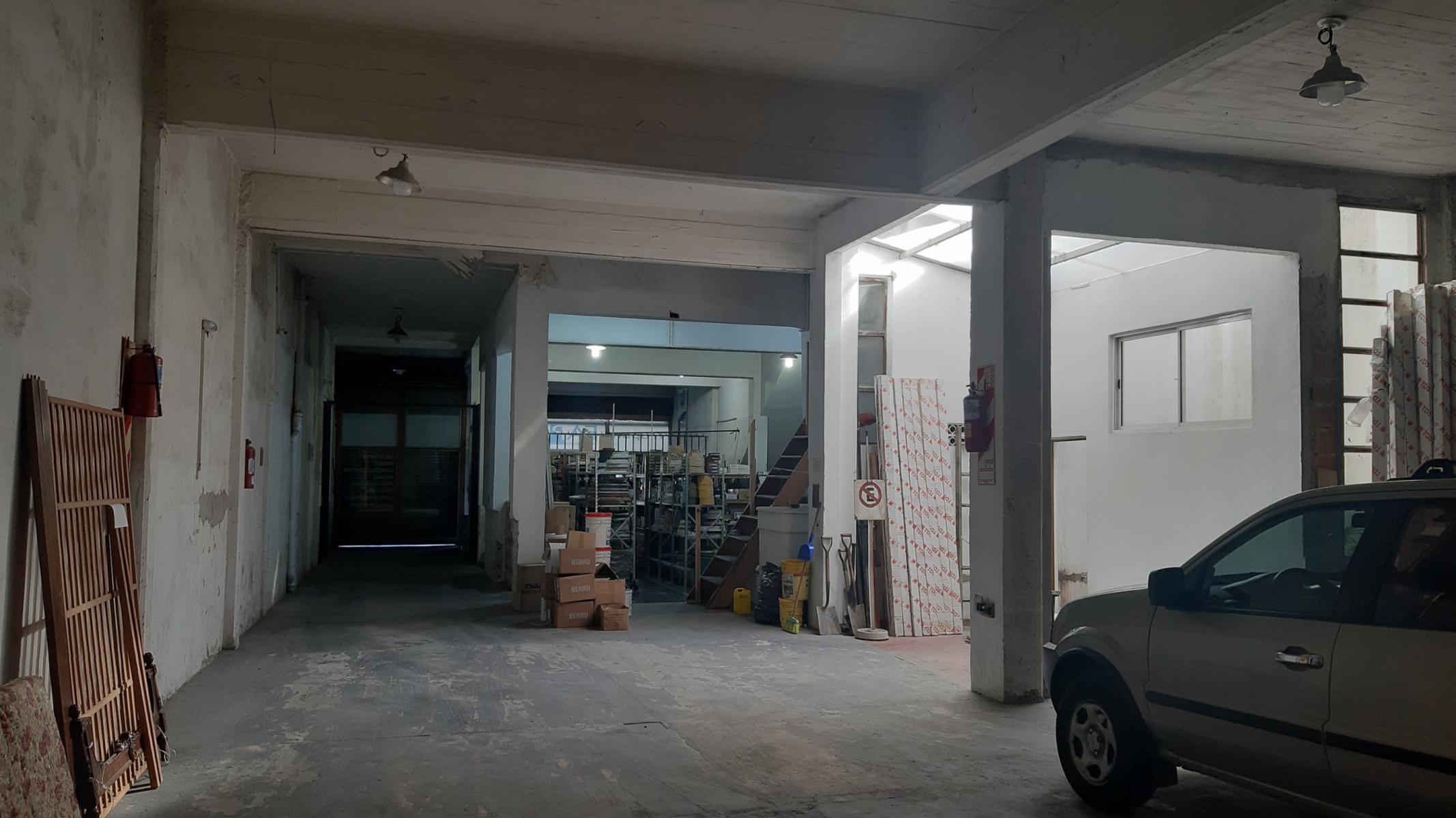 VENTA EN BLOCK DE 3 UNIDADES EN 3 PLANTAS SOBRE AV. MOSCONI CON LOCAL, OFICINAS, SALÓN Y VIVIENDA — foto 2