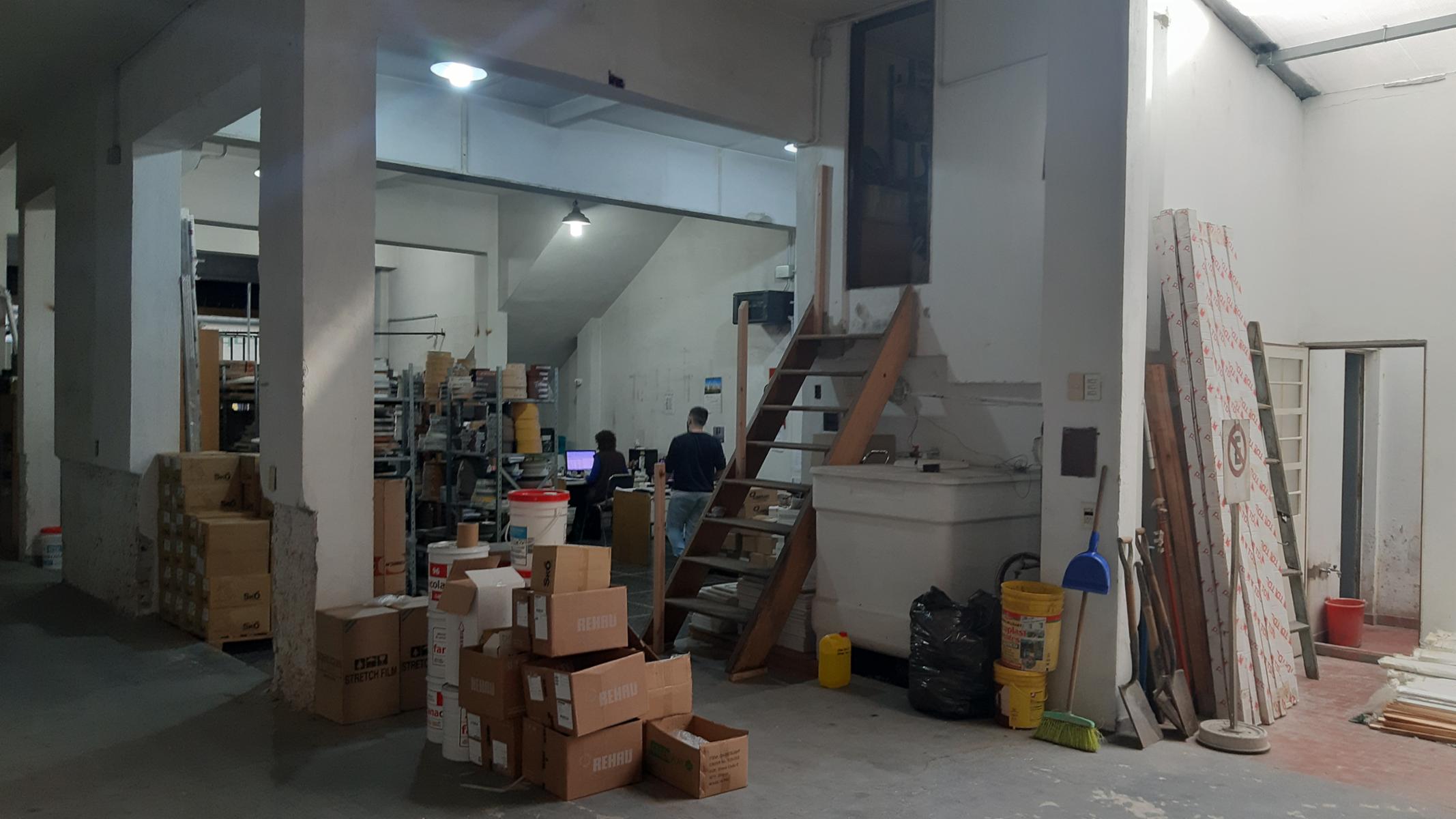 VENTA EN BLOCK DE 3 UNIDADES EN 3 PLANTAS SOBRE AV. MOSCONI CON LOCAL, OFICINAS, SALÓN Y VIVIENDA — foto 3