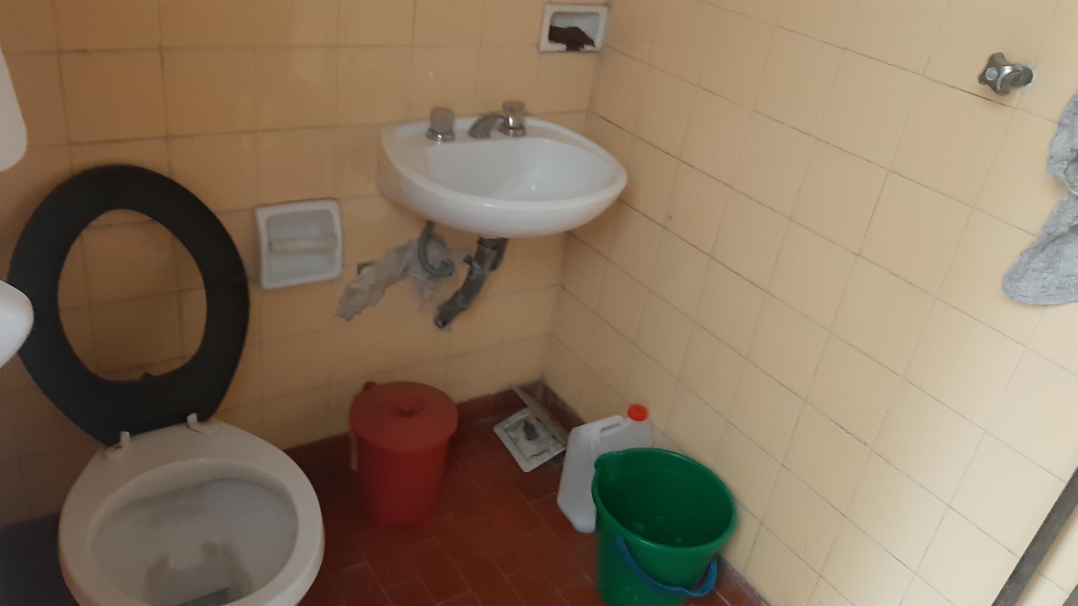 VENTA EN BLOCK DE 3 UNIDADES EN 3 PLANTAS SOBRE AV. MOSCONI CON LOCAL, OFICINAS, SALÓN Y VIVIENDA — foto 7
