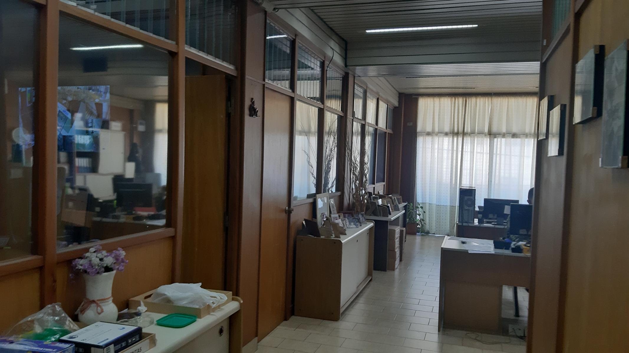 VENTA EN BLOCK DE 3 UNIDADES EN 3 PLANTAS SOBRE AV. MOSCONI CON LOCAL, OFICINAS, SALÓN Y VIVIENDA — foto 11
