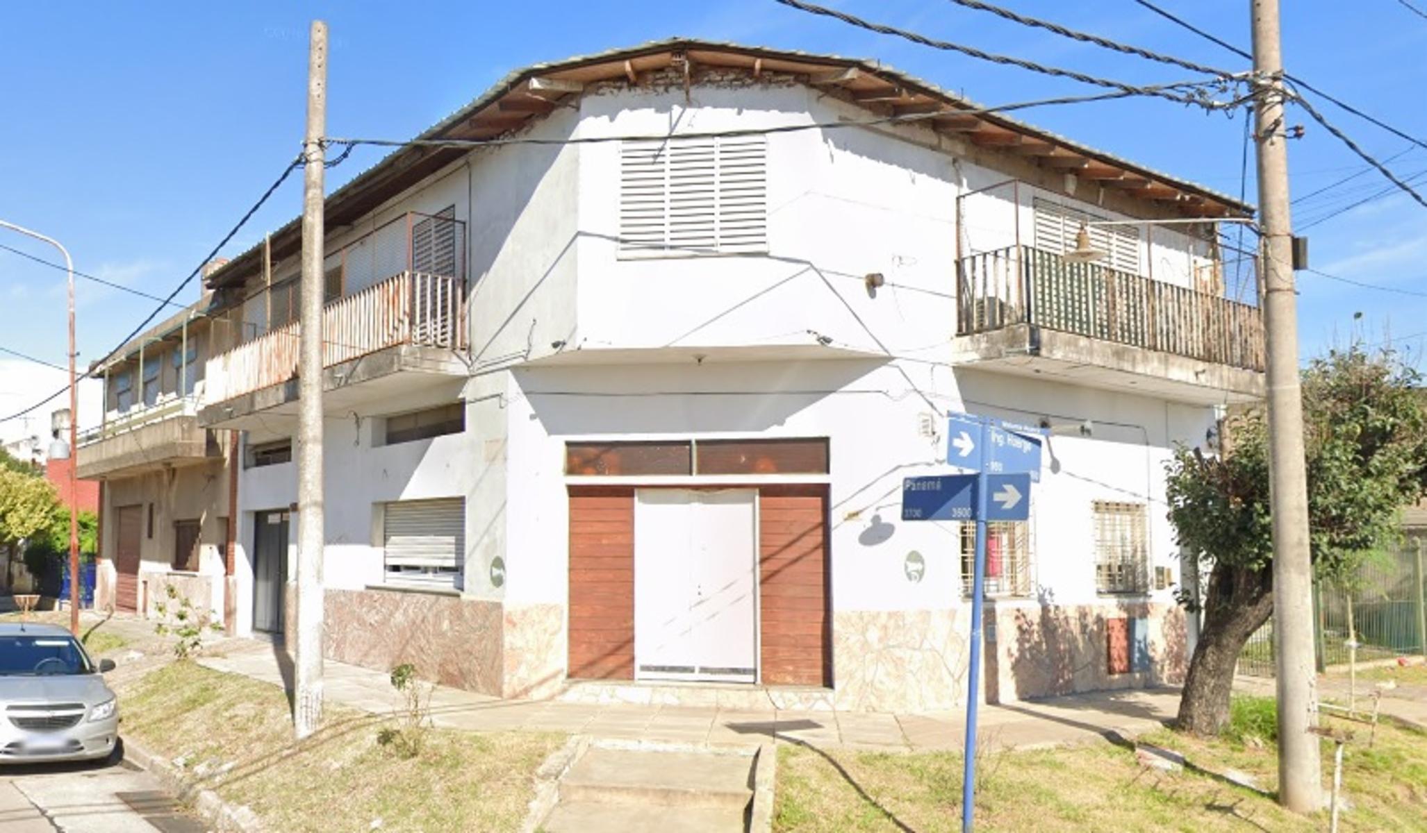 EXCELENTE PH DE 3 AMBIENTES EN PRIMER PISO UBICADO EN ESQUINA CON PATIO, TERRAZA Y COCHERA