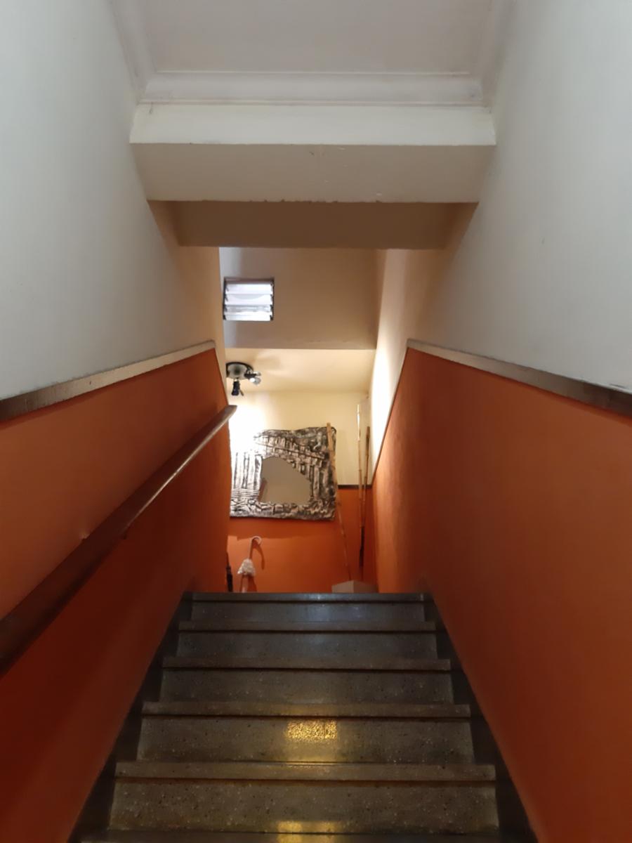 EXCELENTE PH DE 3 AMBIENTES EN PRIMER PISO UBICADO EN ESQUINA CON PATIO, TERRAZA Y COCHERA — foto 2