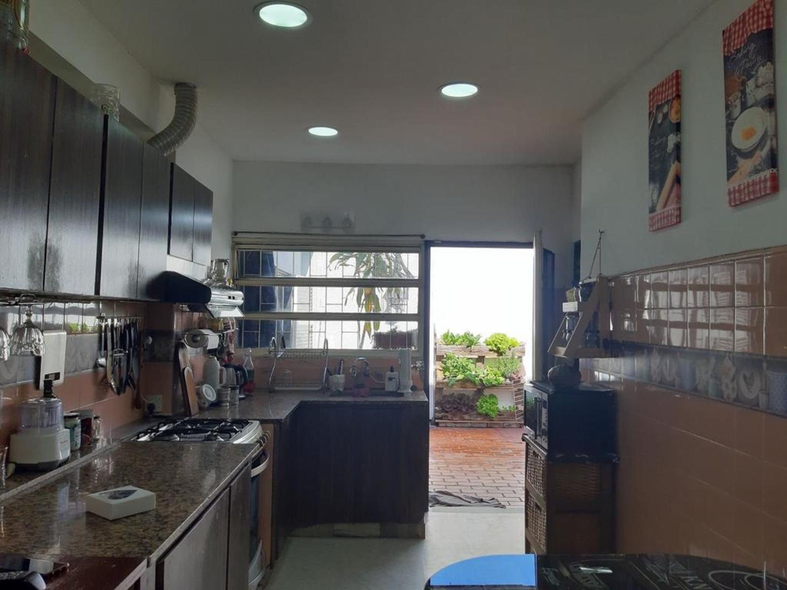 EXCELENTE PH DE 3 AMBIENTES EN PRIMER PISO UBICADO EN ESQUINA CON PATIO, TERRAZA Y COCHERA — foto 7