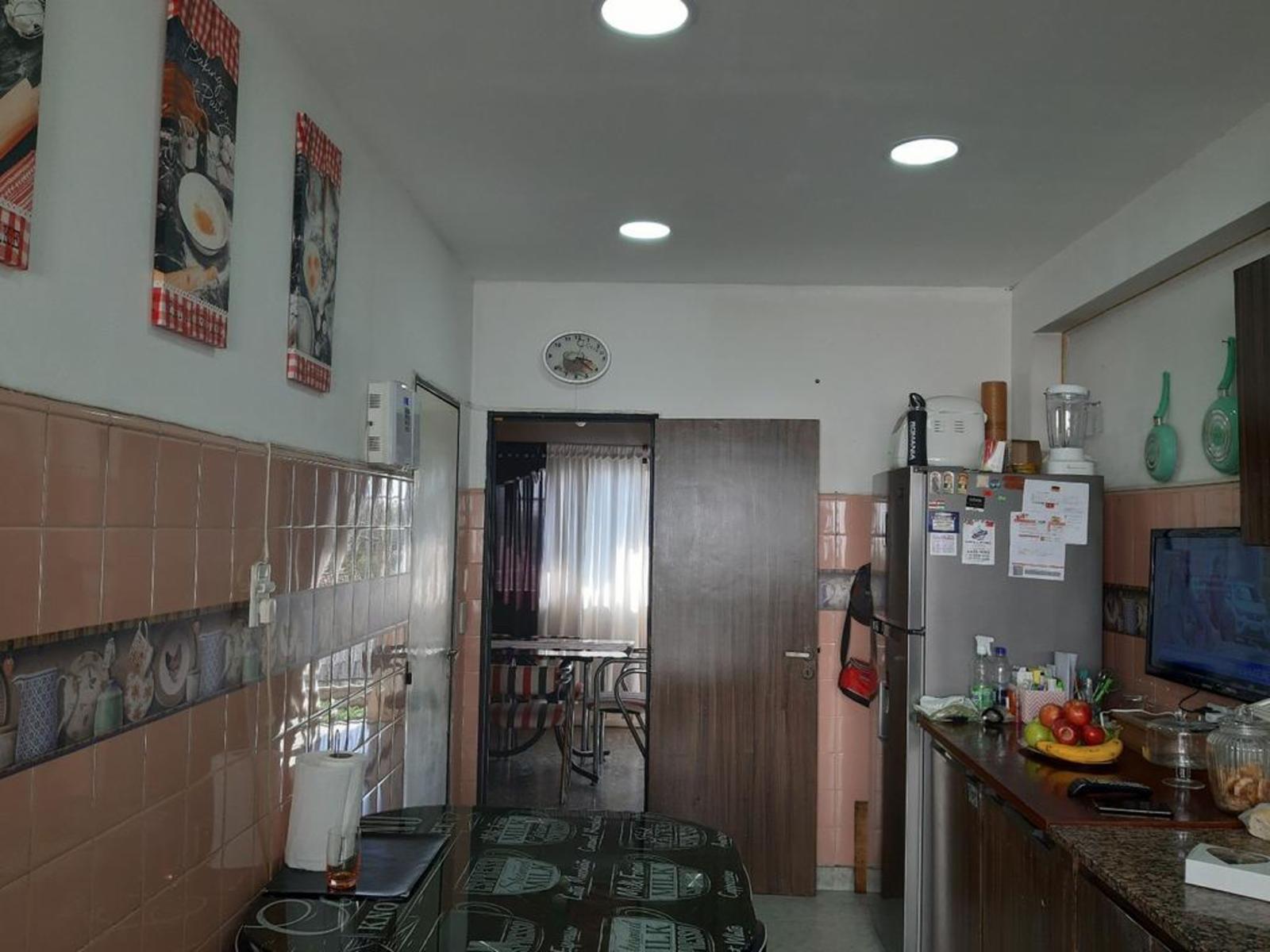 EXCELENTE PH DE 3 AMBIENTES EN PRIMER PISO UBICADO EN ESQUINA CON PATIO, TERRAZA Y COCHERA — foto 8