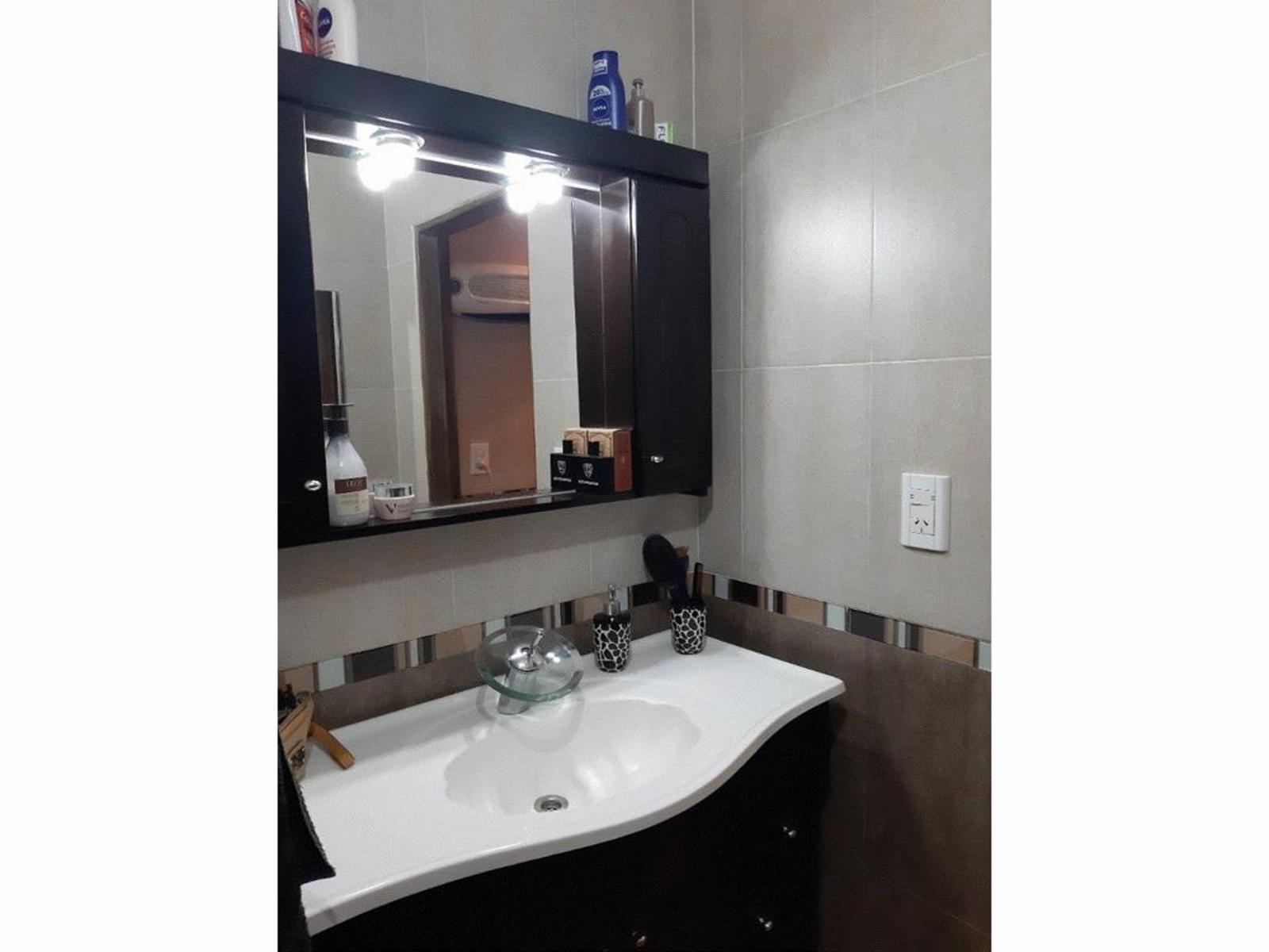 EXCELENTE PH DE 3 AMBIENTES EN PRIMER PISO UBICADO EN ESQUINA CON PATIO, TERRAZA Y COCHERA — foto 13