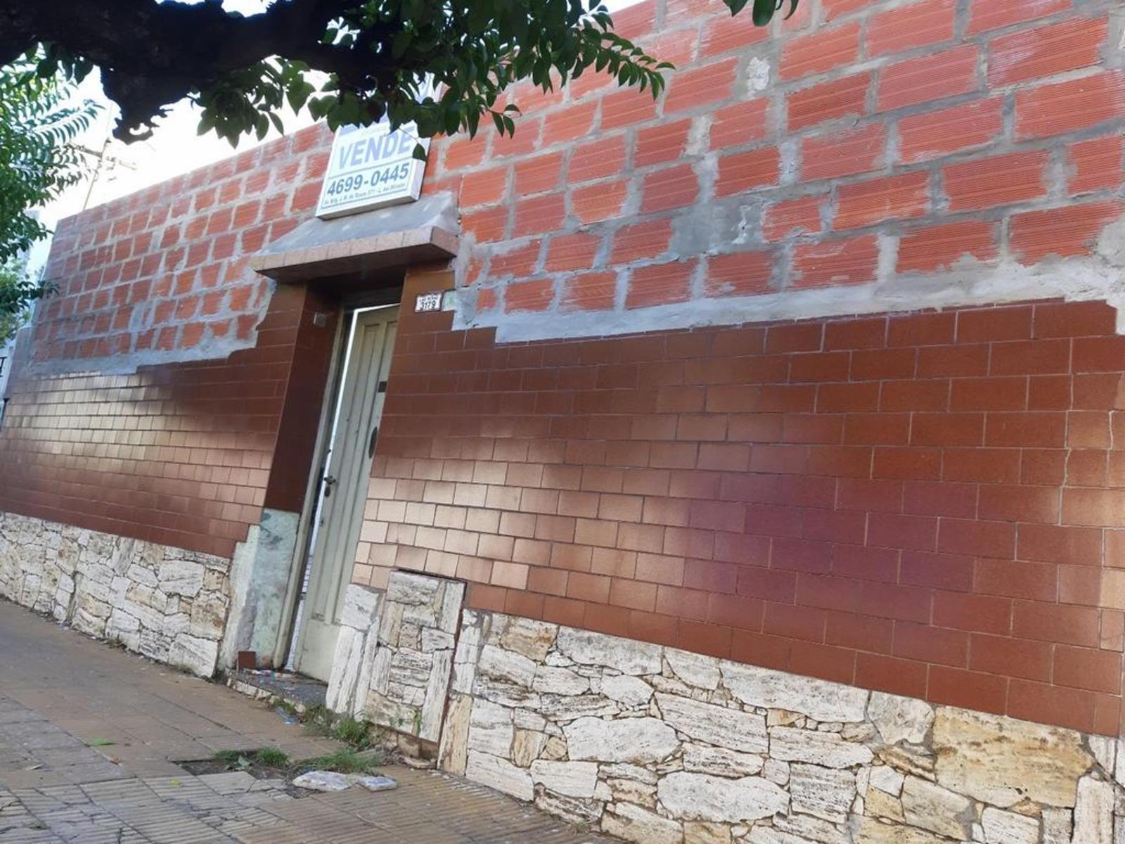 TERRENO DE 360 M² (8,66 X 41,50) CON VIVIENDA UNIFAMILIAR, PATIO Y GALPÓN EN EL FONDO — foto 2
