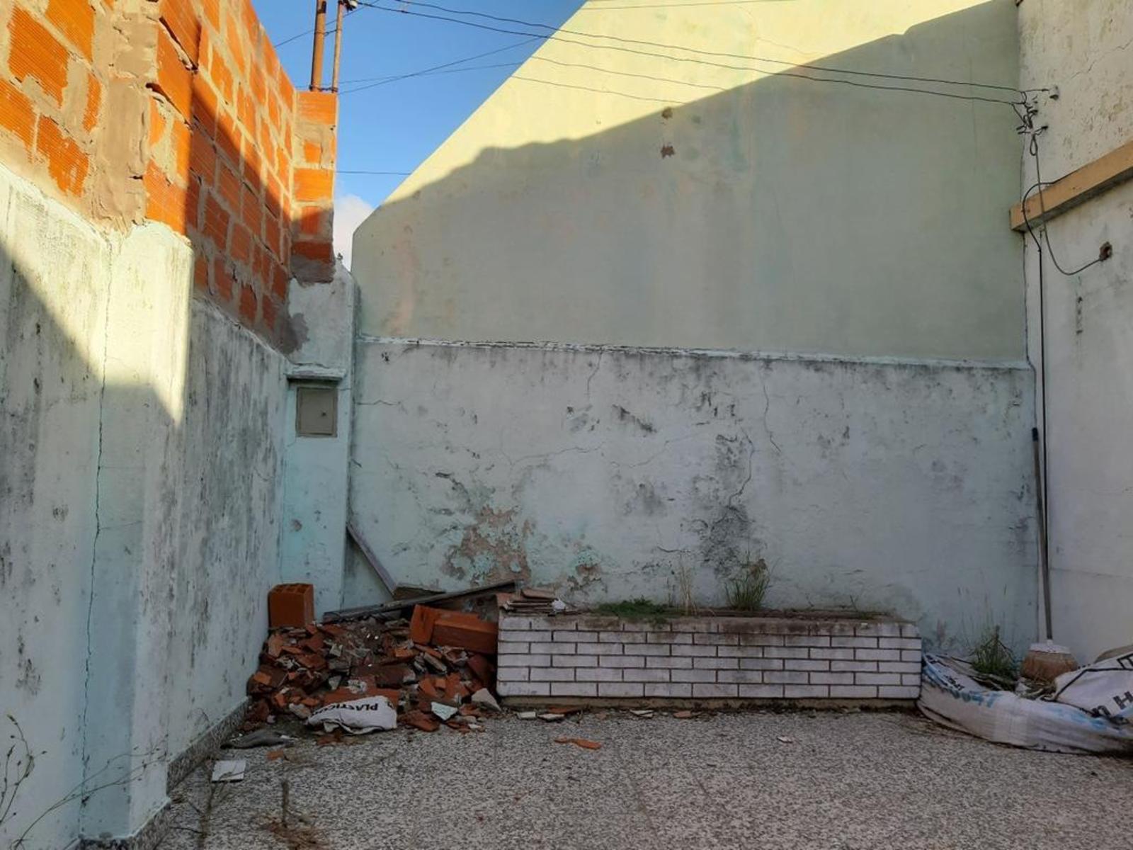 TERRENO DE 360 M² (8,66 X 41,50) CON VIVIENDA UNIFAMILIAR, PATIO Y GALPÓN EN EL FONDO — foto 3