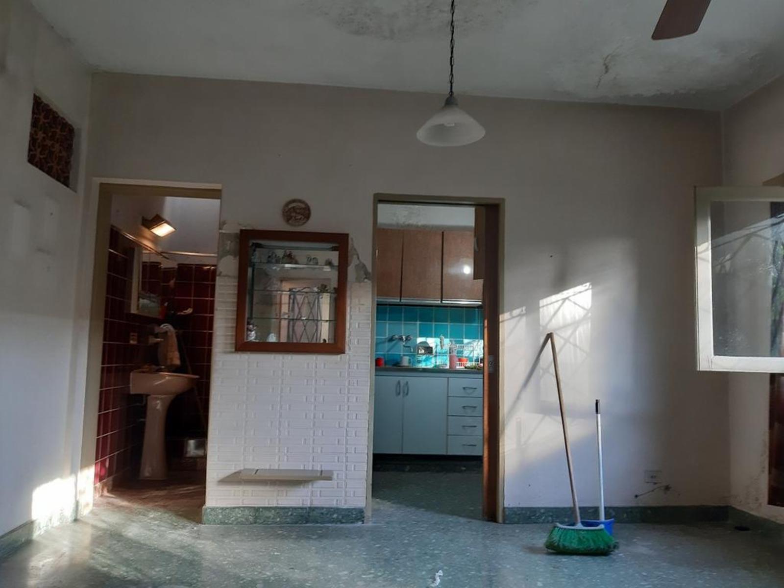 TERRENO DE 360 M² (8,66 X 41,50) CON VIVIENDA UNIFAMILIAR, PATIO Y GALPÓN EN EL FONDO — foto 6