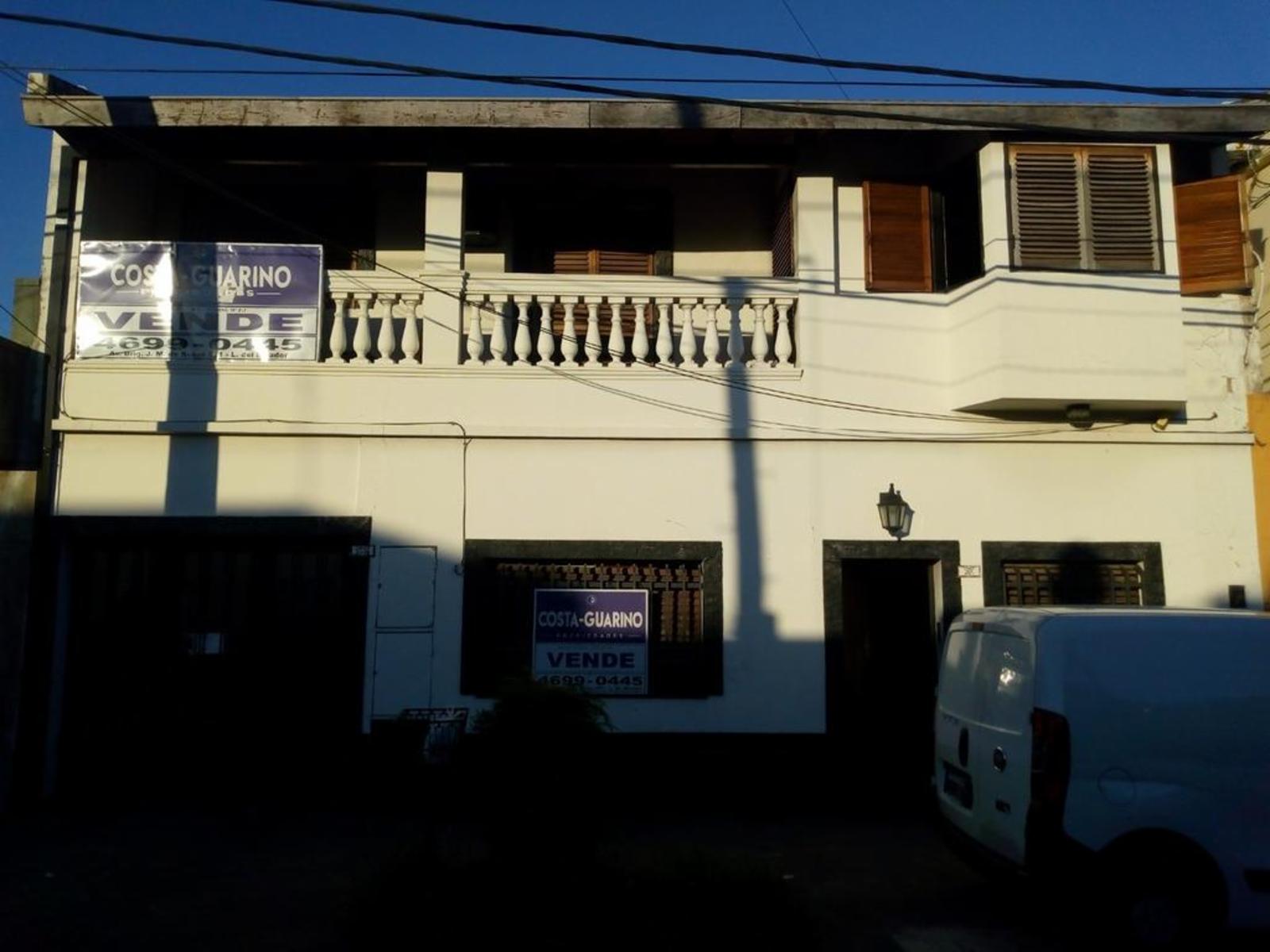 GRAN CASA DE 5 AMBIENTES CON PATIO Y GARAGE — foto 2
