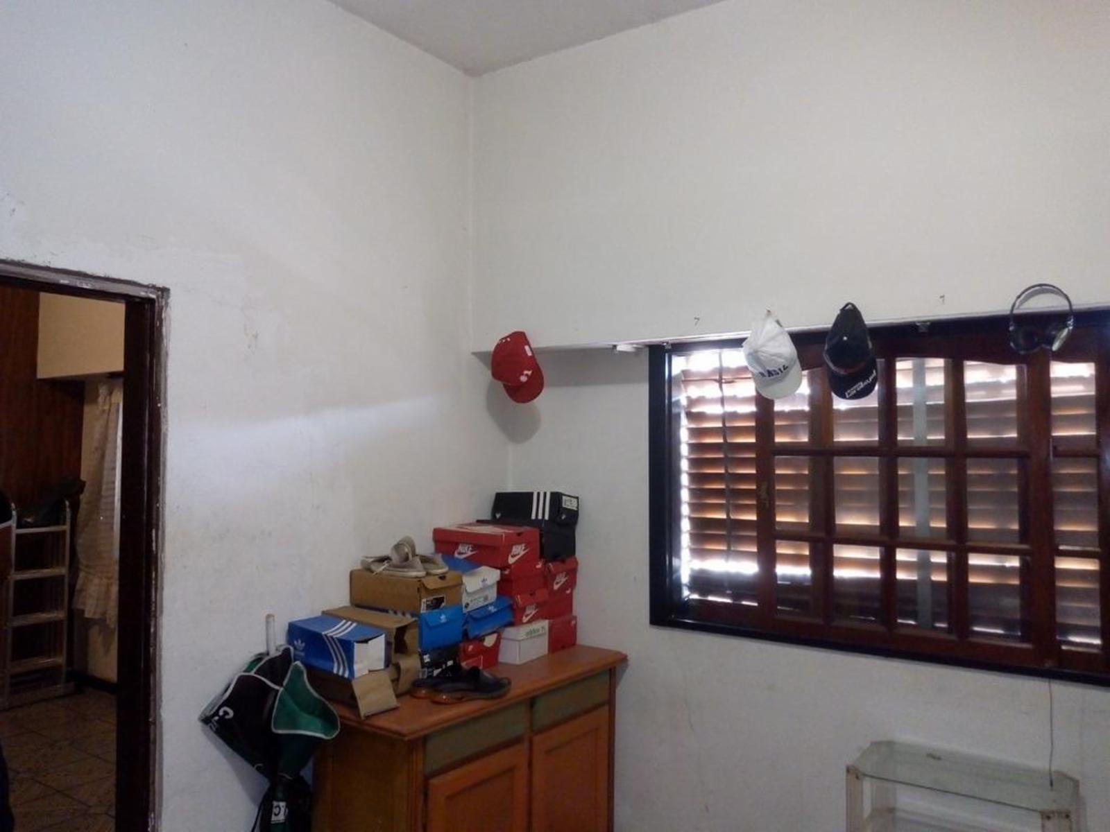 GRAN CASA DE 5 AMBIENTES CON PATIO Y GARAGE — foto 6