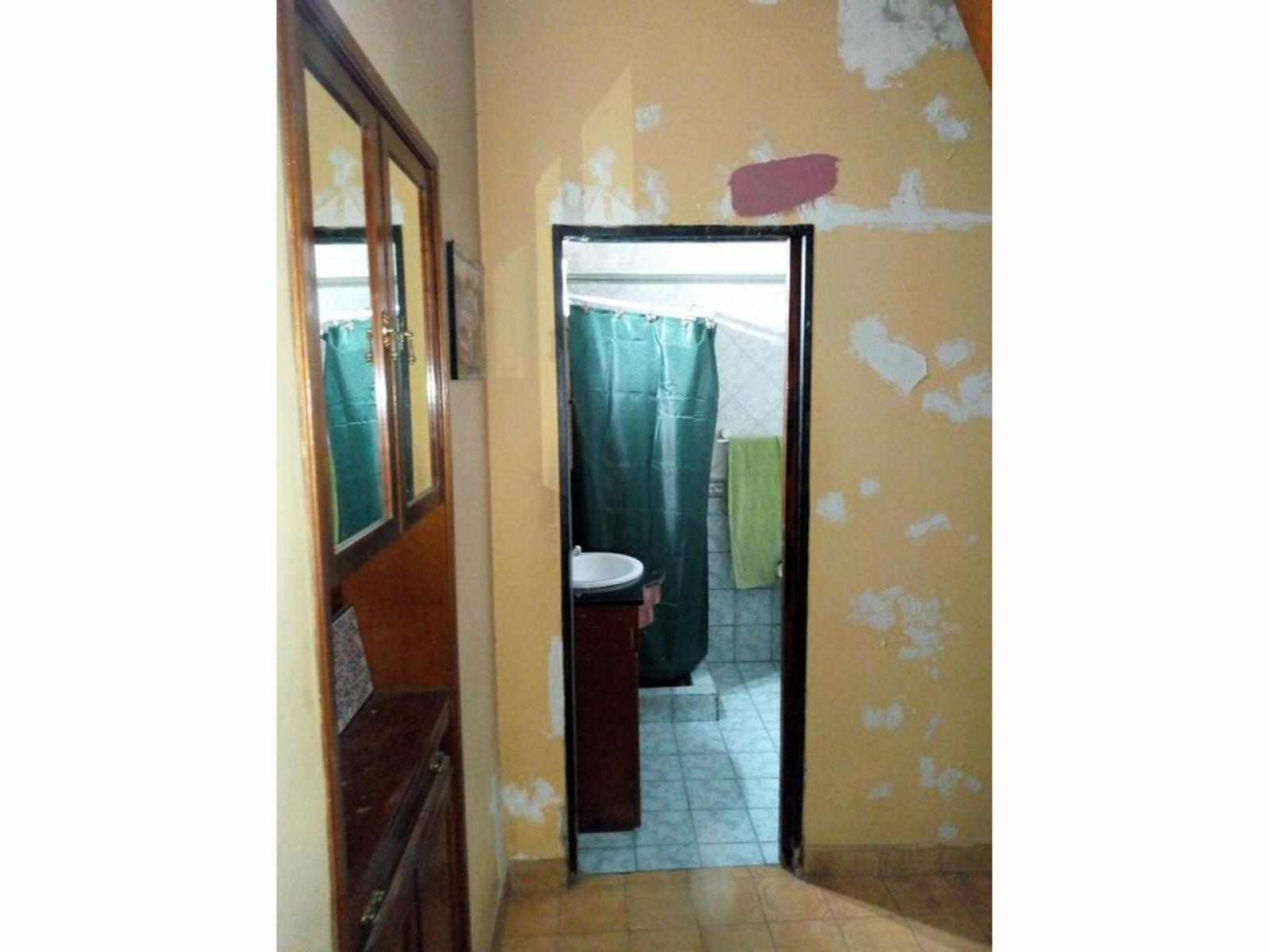 GRAN CASA DE 5 AMBIENTES CON PATIO Y GARAGE — foto 8