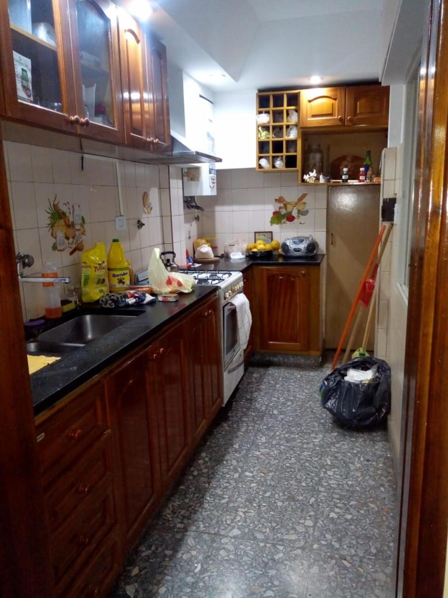 EXCELENTE CASA DE 4 AMBIENTES CON JARDÍN DE FRENTE, COCHERA CUBIERTA, SÓTANO, PATIO Y TERRAZA — foto 5
