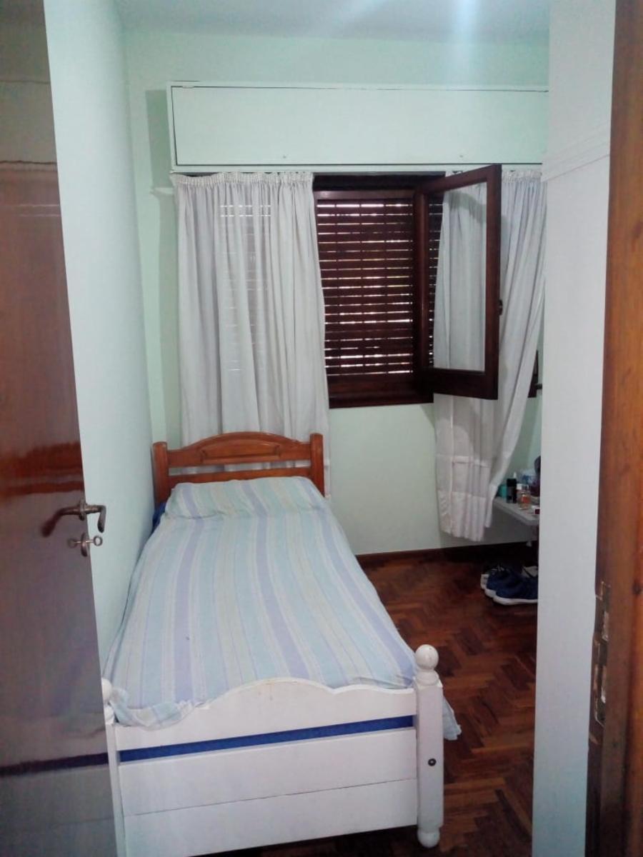 EXCELENTE CASA DE 4 AMBIENTES CON JARDÍN DE FRENTE, COCHERA CUBIERTA, SÓTANO, PATIO Y TERRAZA — foto 6