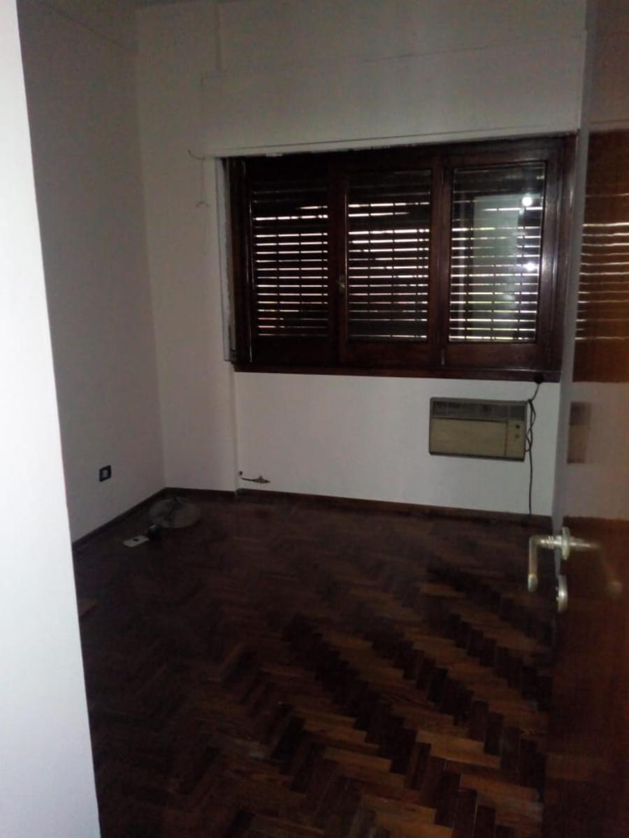 EXCELENTE CASA DE 4 AMBIENTES CON JARDÍN DE FRENTE, COCHERA CUBIERTA, SÓTANO, PATIO Y TERRAZA — foto 11