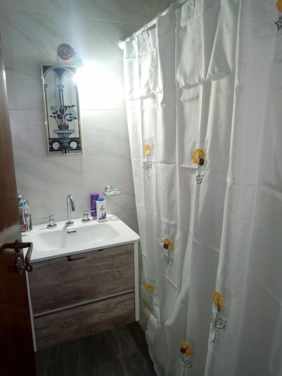 EXCELENTE CASA DE 4 AMBIENTES CON JARDÍN DE FRENTE, COCHERA CUBIERTA, SÓTANO, PATIO Y TERRAZA — foto 12