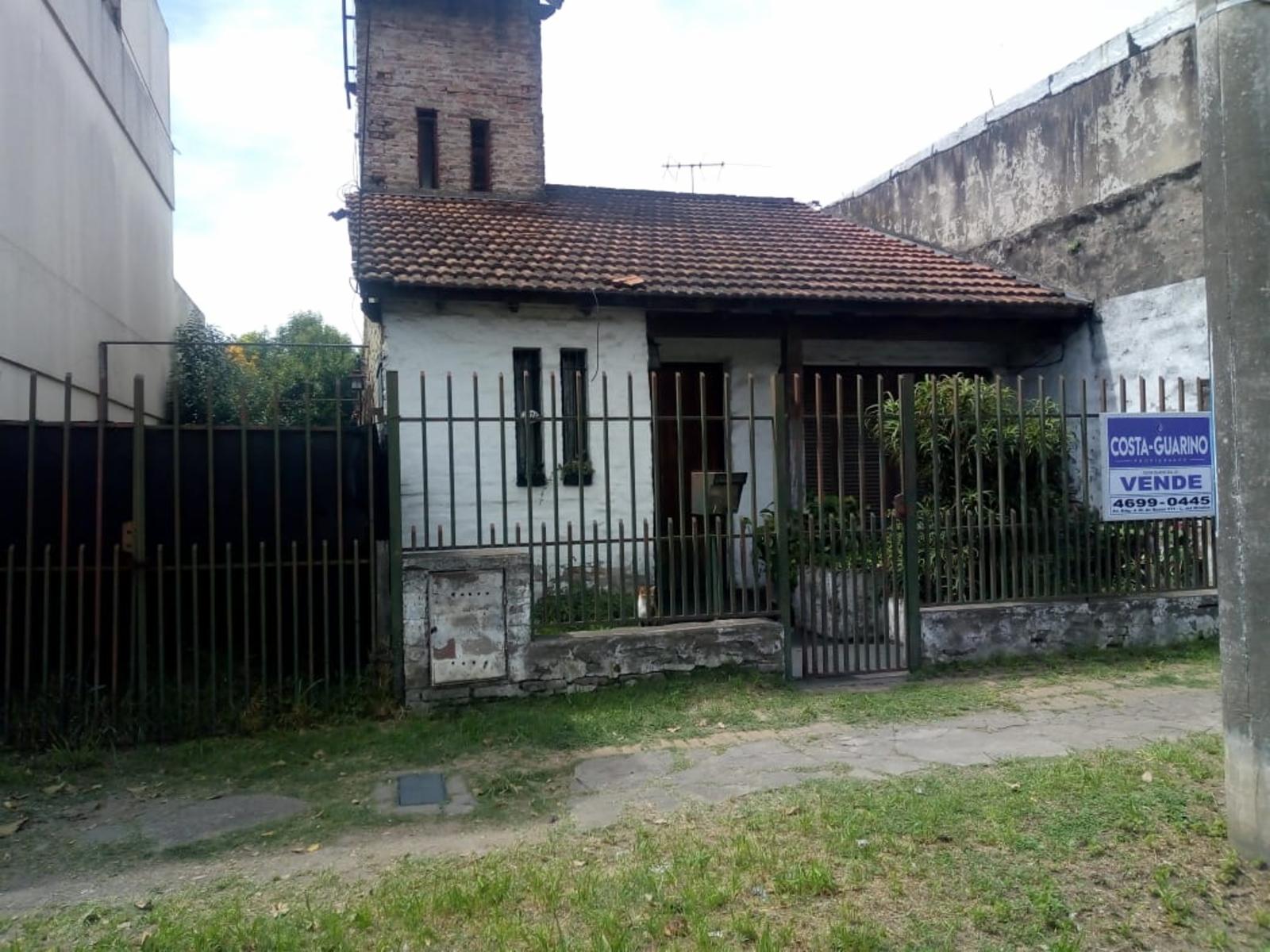 CASA DE 3 AMBIENTES CON JARDÍN DE FRENTE, PATIO Y COCHERA DESCUBIERTA — foto 2