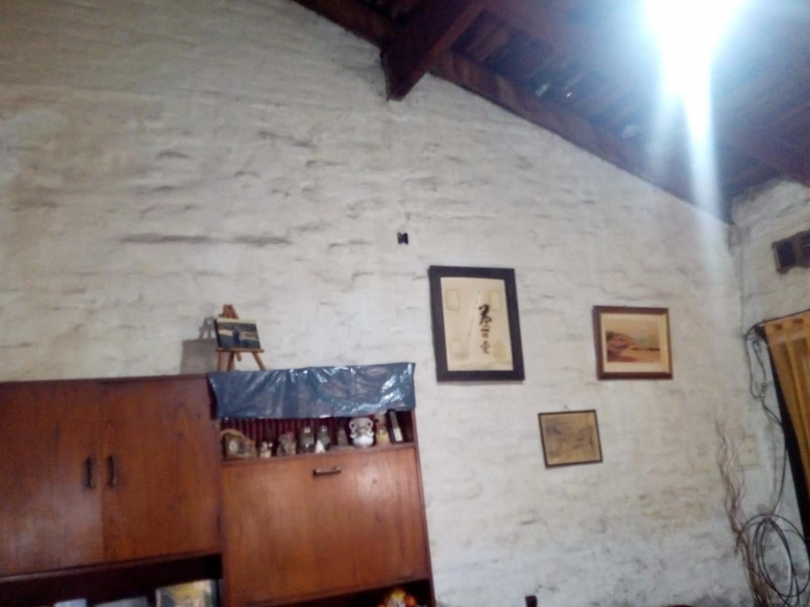 CASA DE 3 AMBIENTES CON JARDÍN DE FRENTE, PATIO Y COCHERA DESCUBIERTA — foto 6