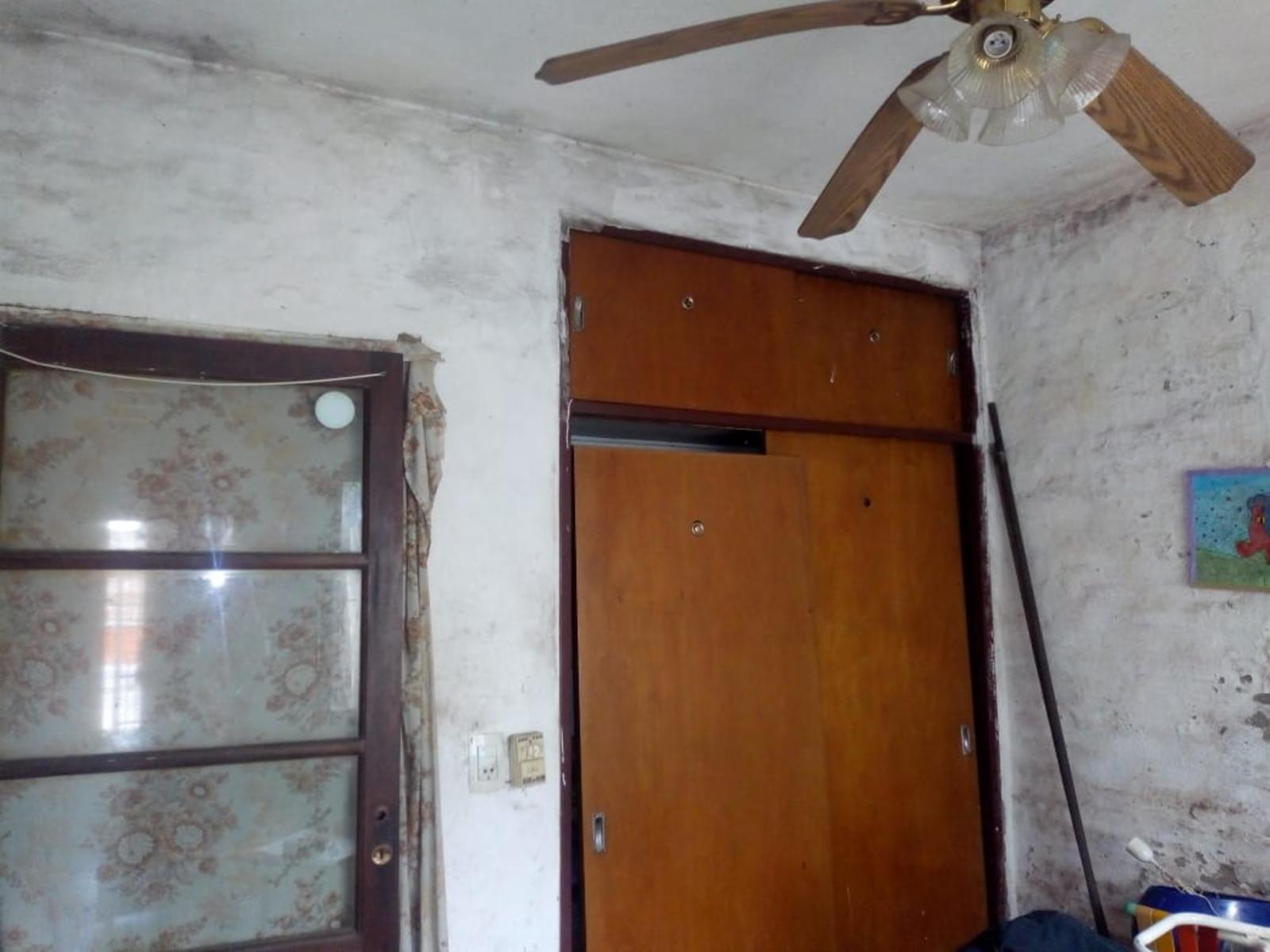 CASA DE 3 AMBIENTES CON JARDÍN DE FRENTE, PATIO Y COCHERA DESCUBIERTA — foto 9