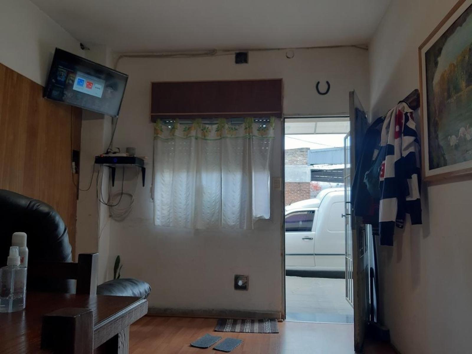 EXCELENTE PH DE 2 AMBIENTES AL FRENTE UBICADO A 50 METROS DE AVENIDA JUAN MANUEL DE ROSAS — foto 4