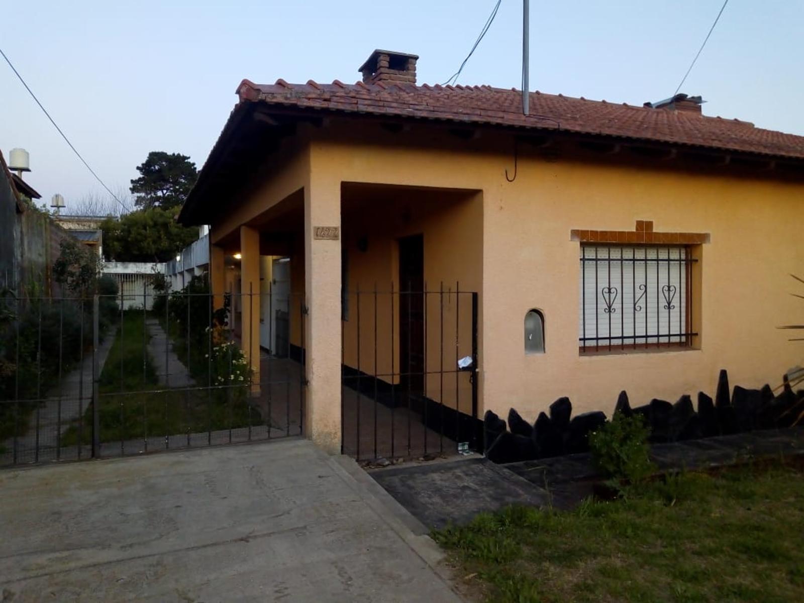 DEPARTAMENTO DE 2 AMBIENTES INTERNO CON COCHERA COMPARTIDA EN MAR DE AJÓ