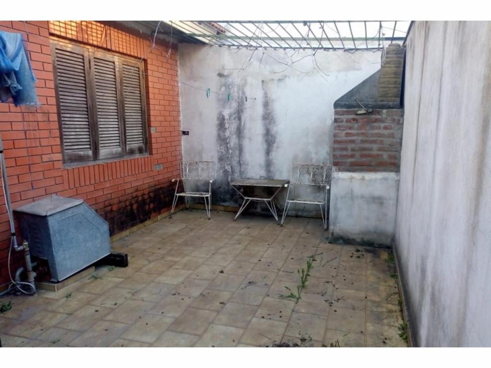 CASA DE 3 AMBIENTES AL FRENTE CON COCHERA EN SANTA TERESITA — foto 2