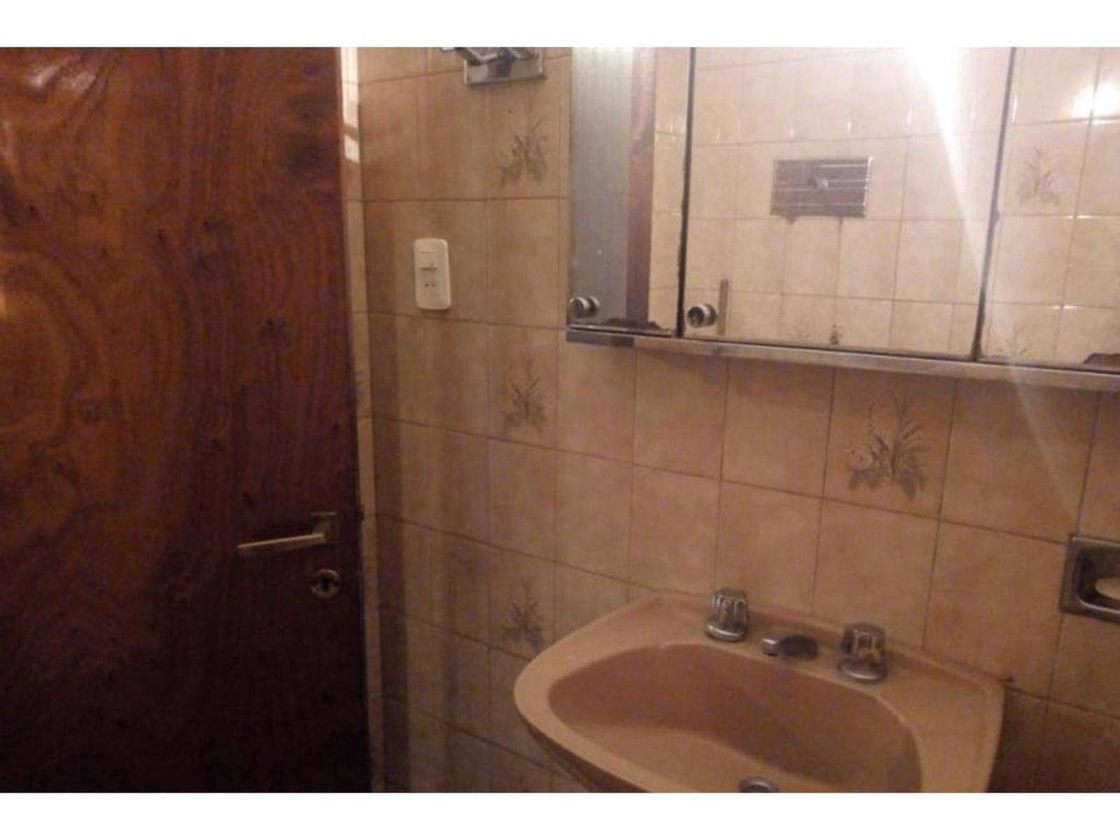 CASA DE 3 AMBIENTES AL FRENTE CON COCHERA EN SANTA TERESITA — foto 10
