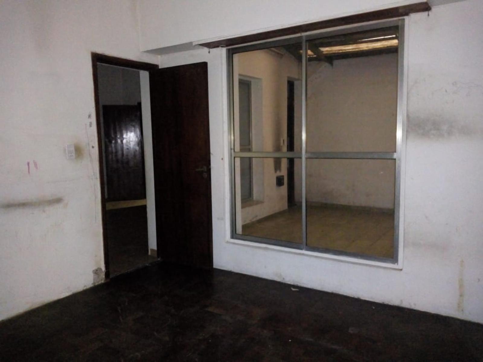 PH DE 2 AMBIENTES POR PASILLO EN AVENIDA ALBERDI CON PATIO — foto 4