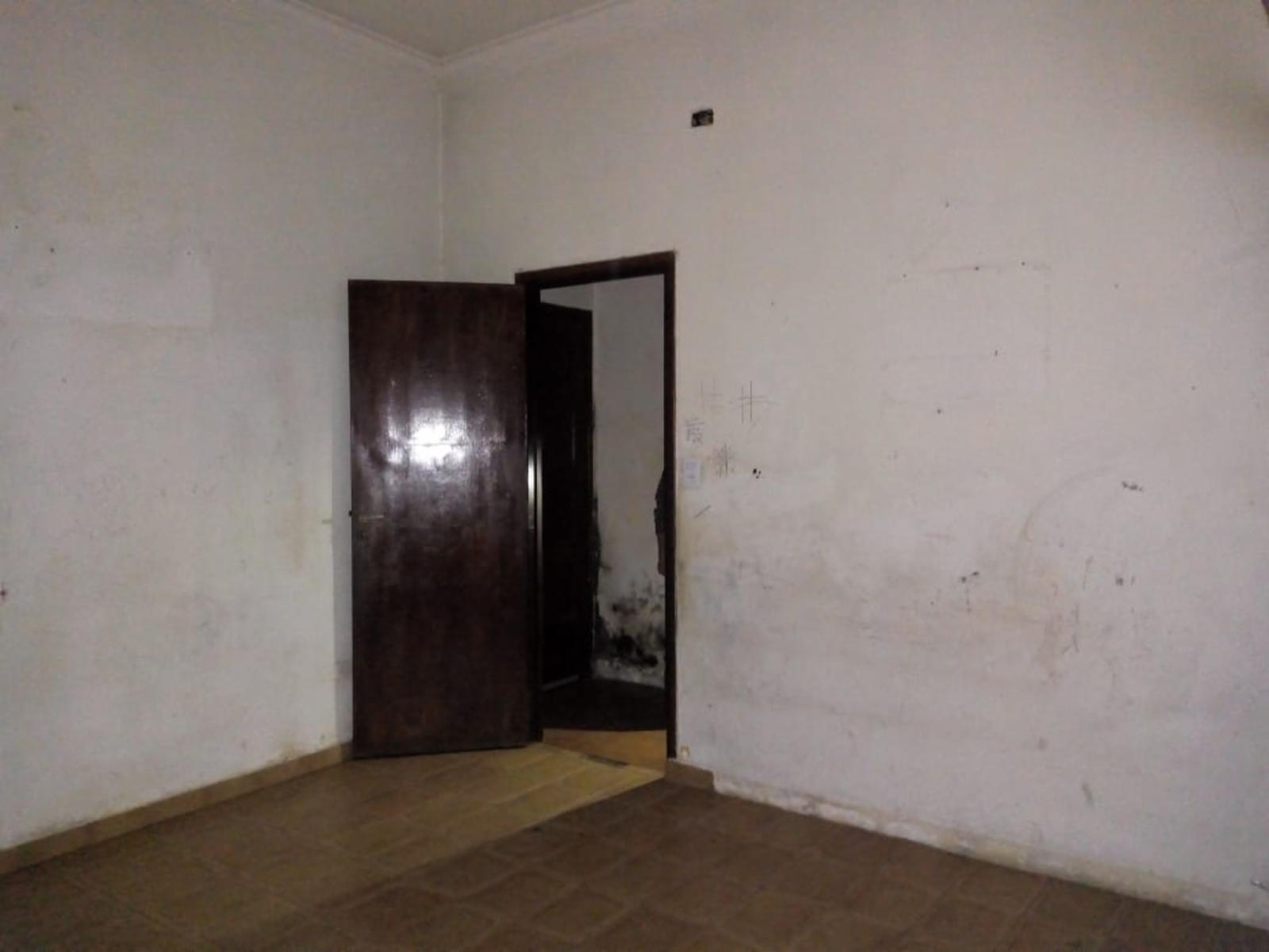 PH DE 2 AMBIENTES POR PASILLO EN AVENIDA ALBERDI CON PATIO — foto 7