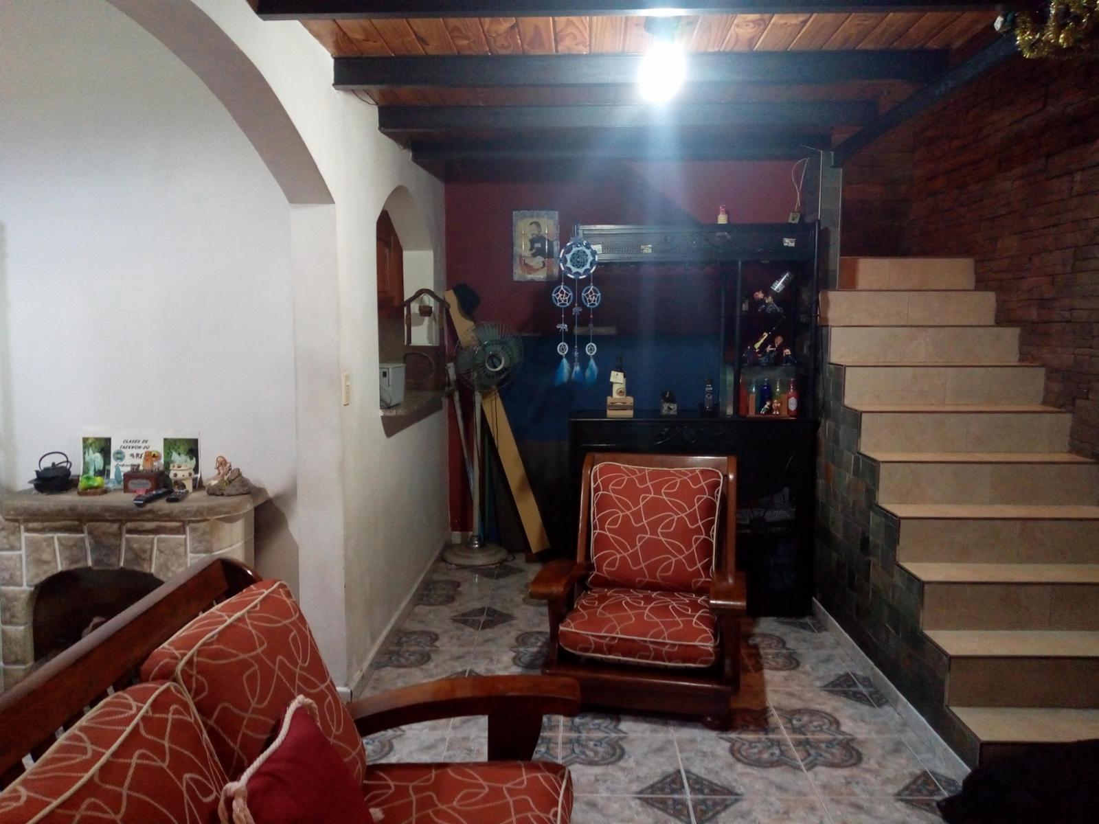 CASA DE 4 AMBIENTES EN EXCELENTE ESTADO CON LOCAL COMERCIAL EN FUNCIONAMIENTO — foto 5