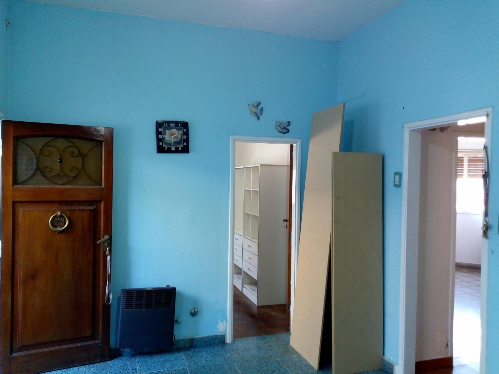 EXCELENTE CASA DE 3 PLANTAS EN ESQUINA CON PATIO Y COCHERA — foto 5
