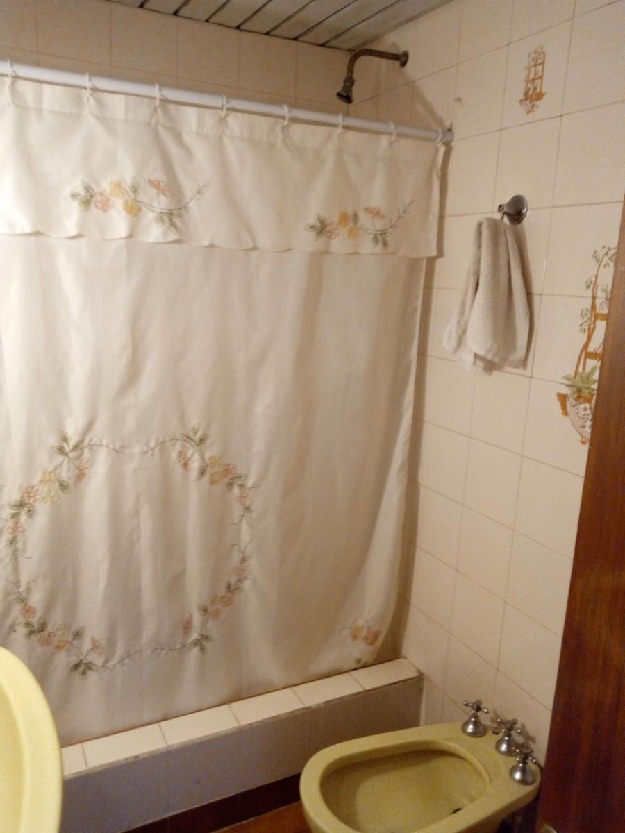 EXCELENTE CASA DE 3 PLANTAS EN ESQUINA CON PATIO Y COCHERA — foto 10