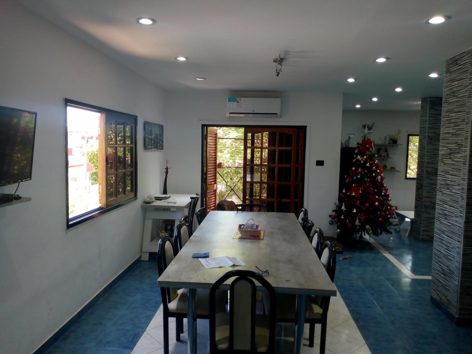 EXCELENTE CASA DE 3 PLANTAS EN ESQUINA CON PATIO Y COCHERA — foto 12