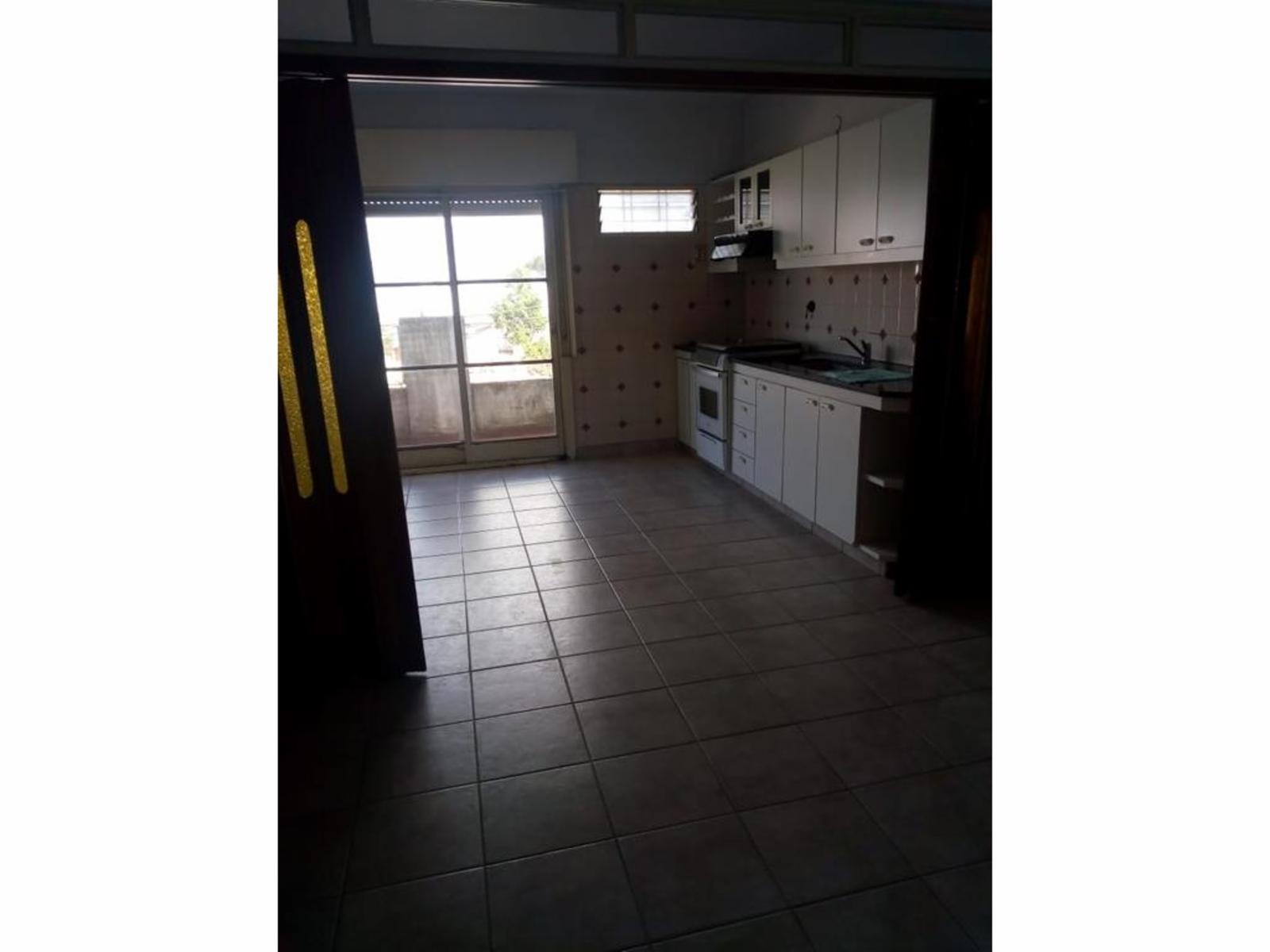 DEPARTAMENTO DE 3 AMBIENTES EN SEGUNDO PISO CON BALCÓN Y TERRAZA — foto 6