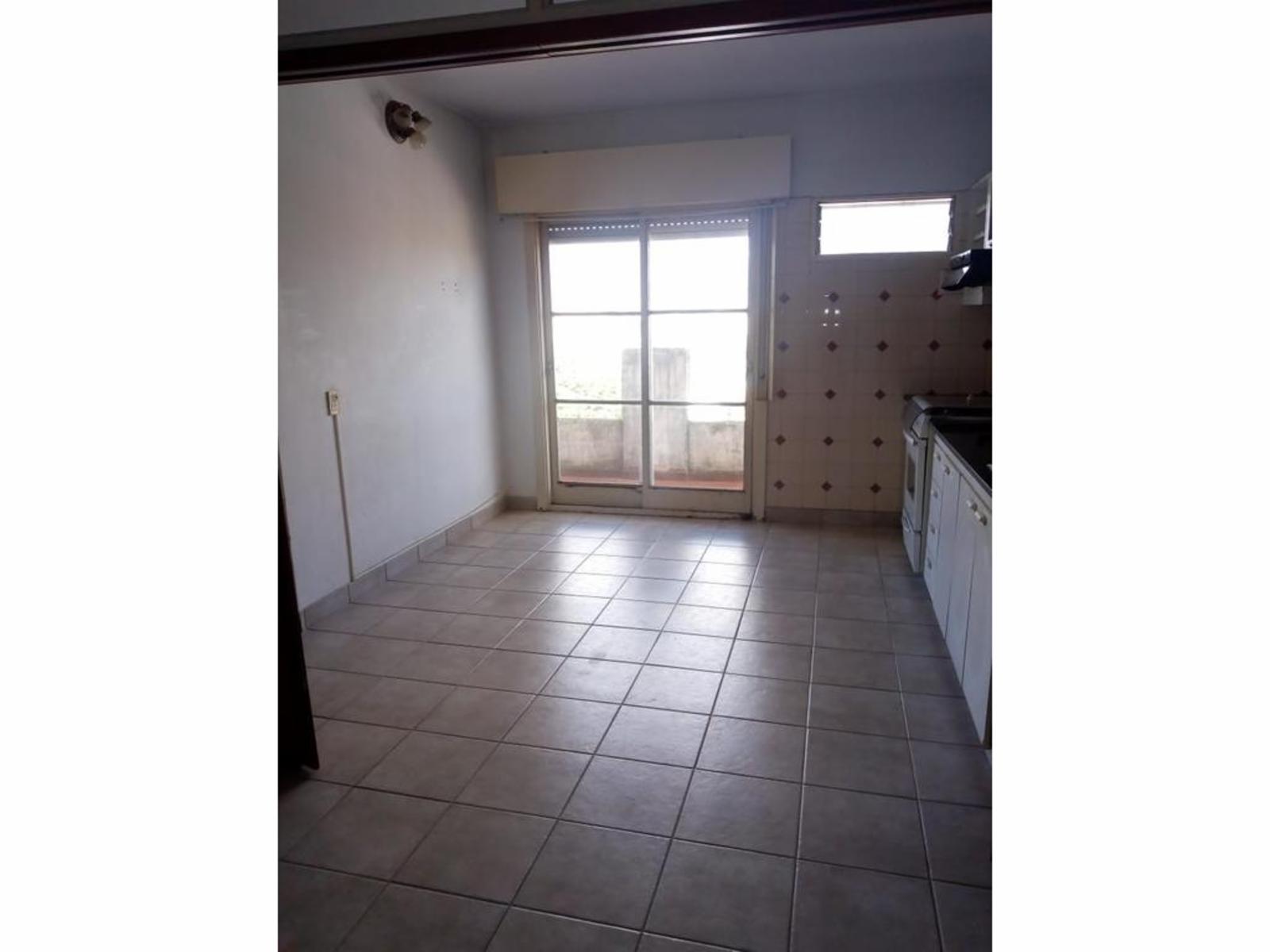 DEPARTAMENTO DE 3 AMBIENTES EN SEGUNDO PISO CON BALCÓN Y TERRAZA — foto 9